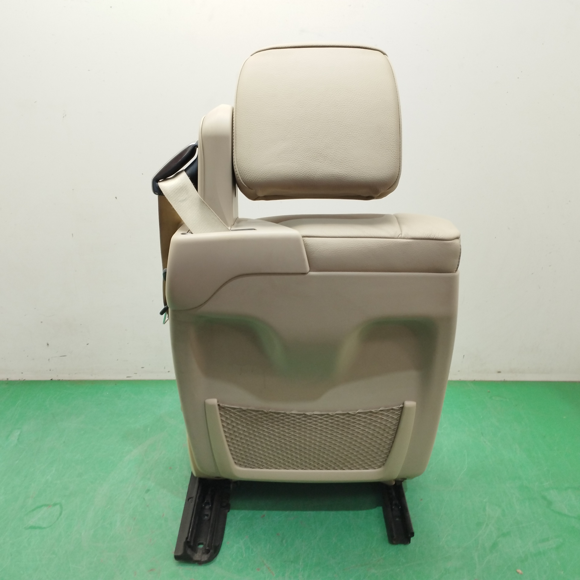 ASIENTO DELANTERO IZQUIERDO