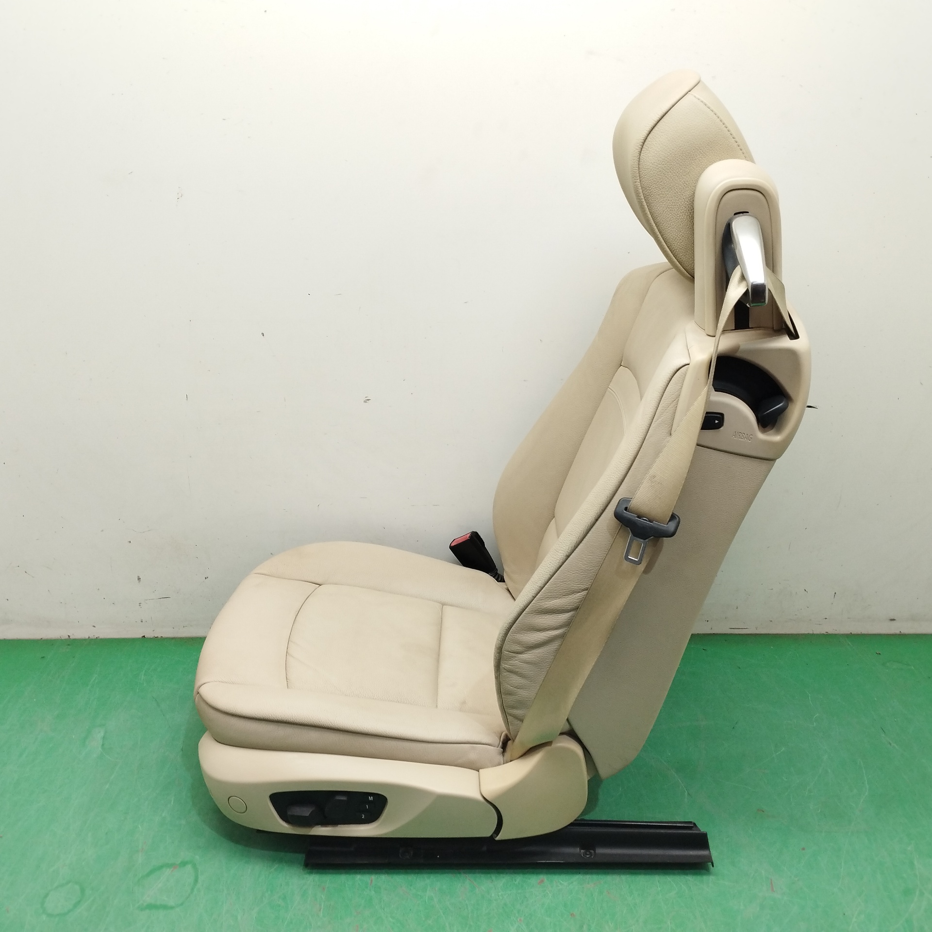 ASIENTO DELANTERO IZQUIERDO