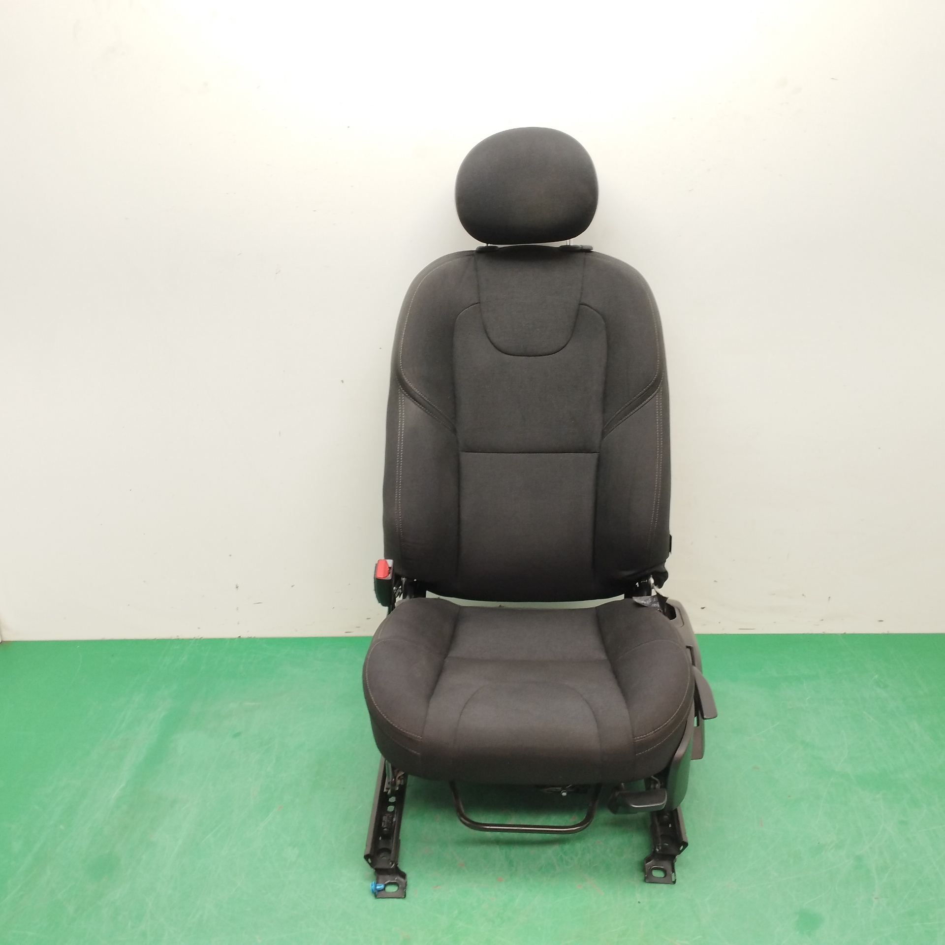 ASIENTO DELANTERO IZQUIERDO