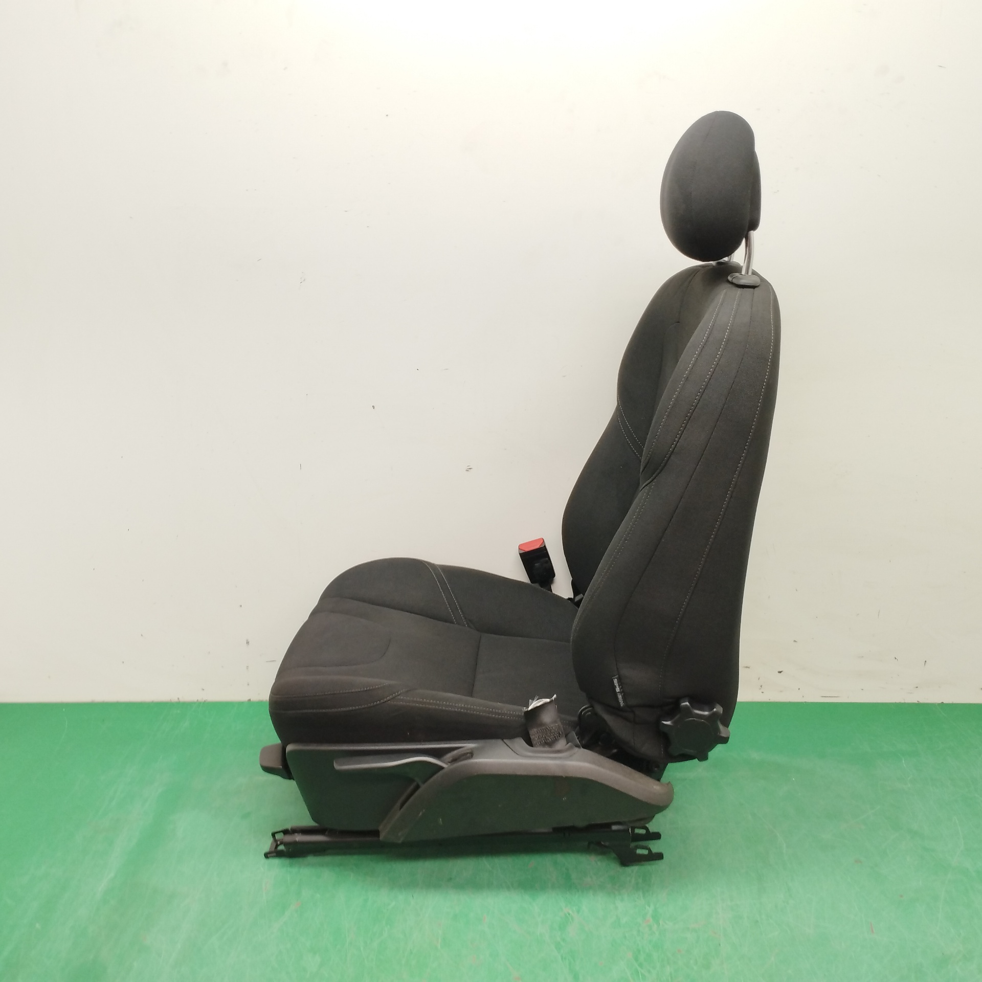 ASIENTO DELANTERO IZQUIERDO