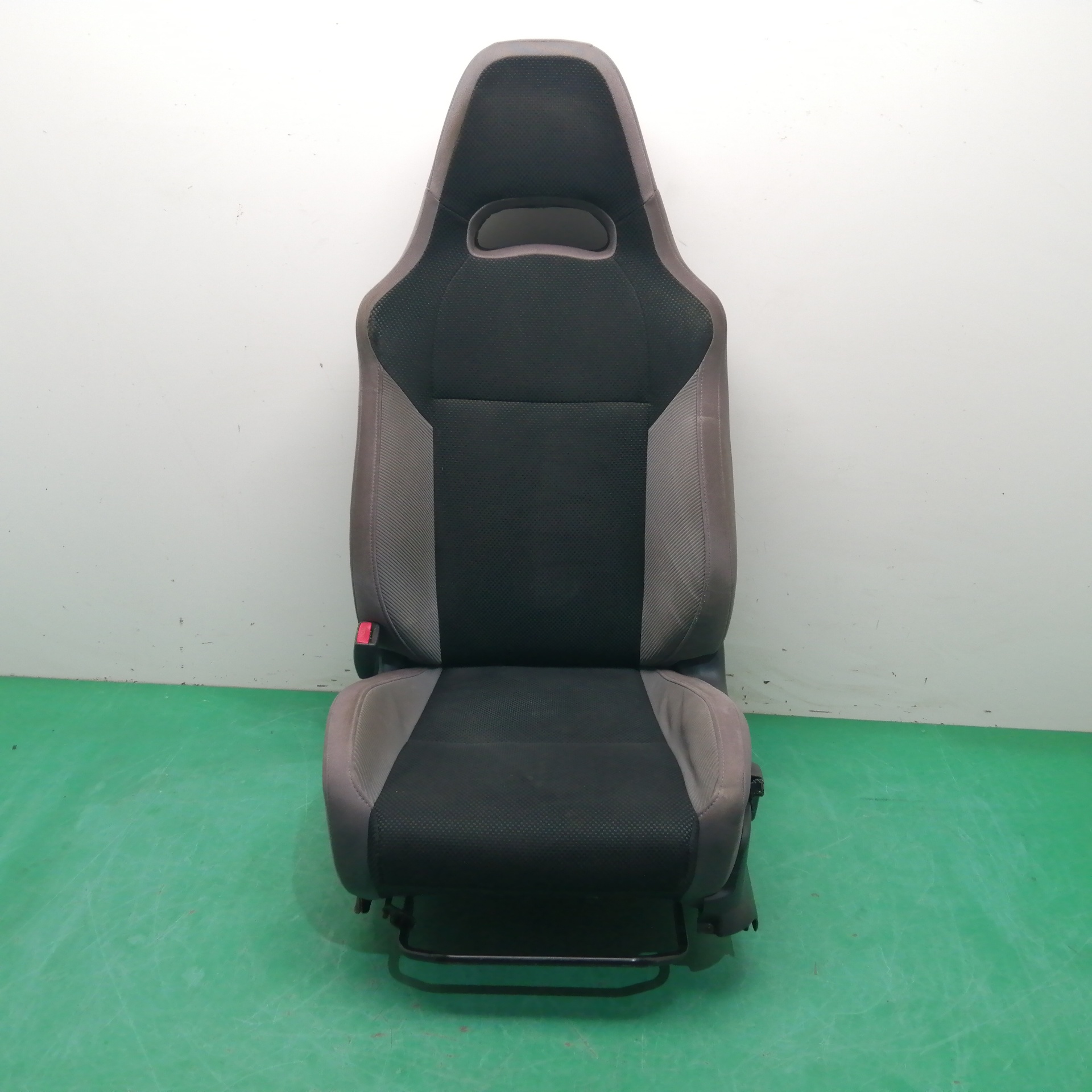 ASIENTO DELANTERO IZQUIERDO