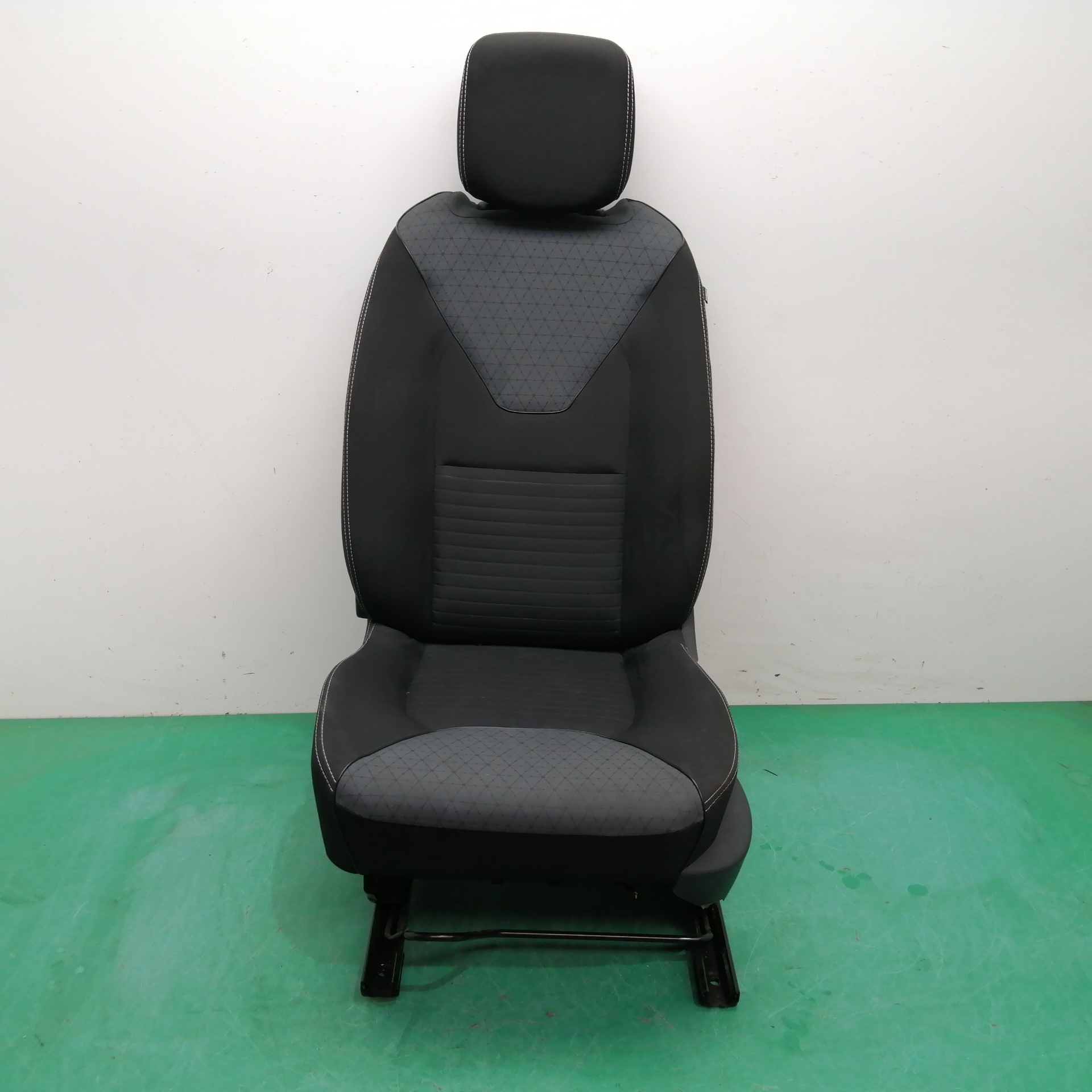 ASIENTO DELANTERO IZQUIERDO