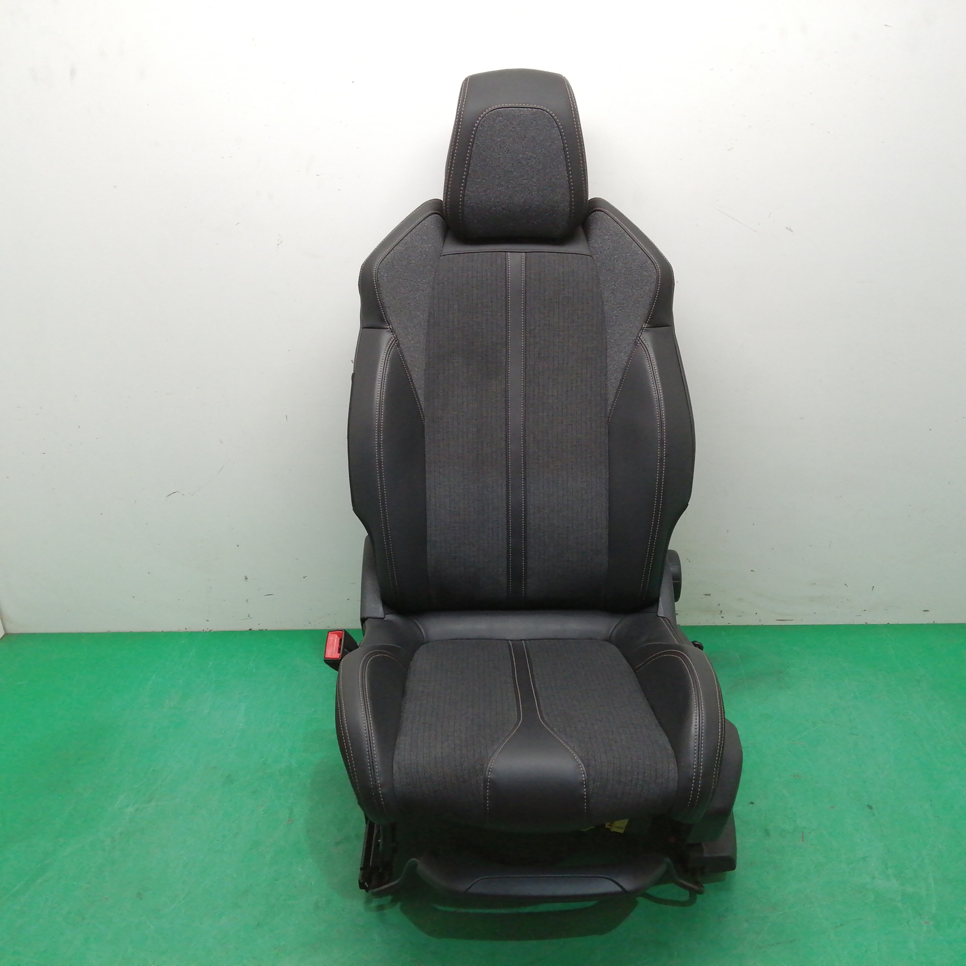 ASIENTO DELANTERO IZQUIERDO