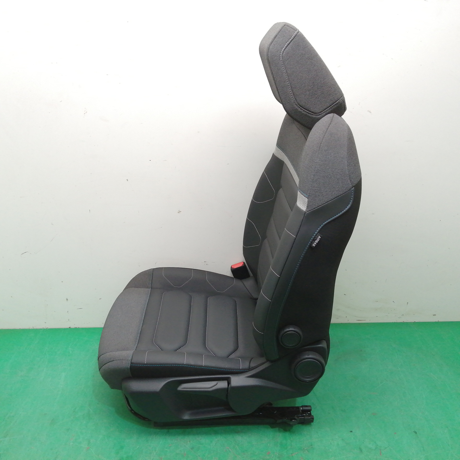 ASIENTO DELANTERO IZQUIERDO