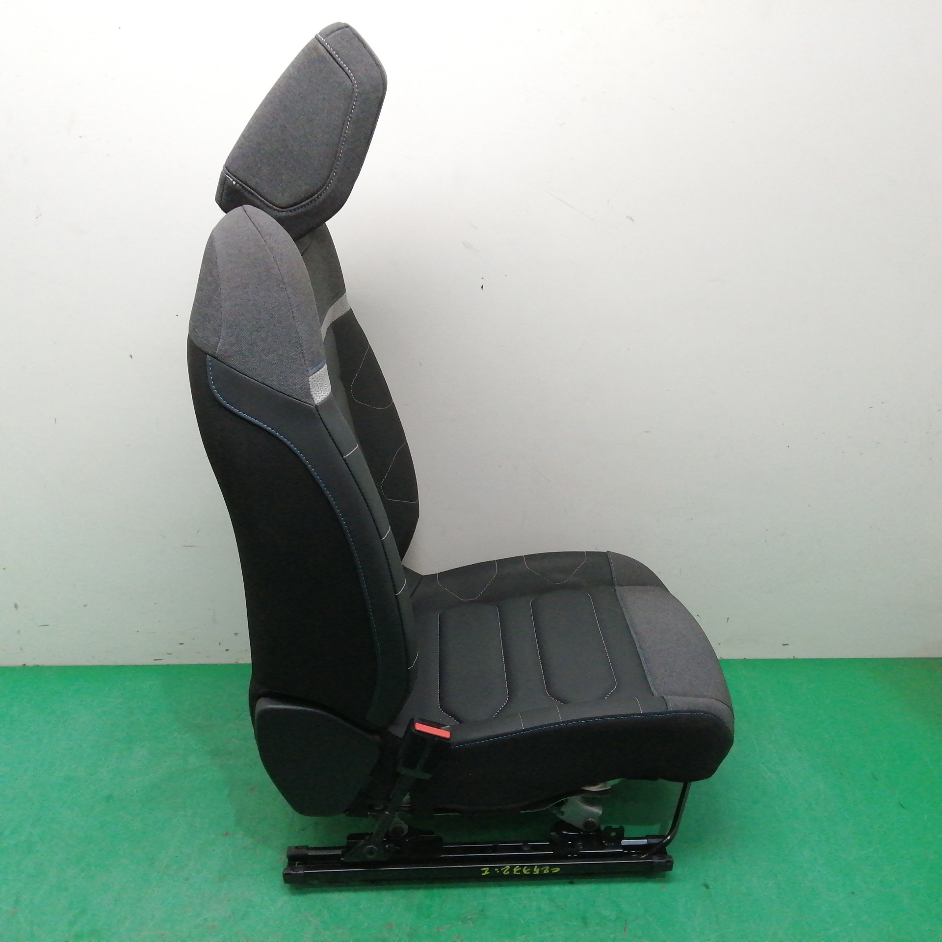 ASIENTO DELANTERO IZQUIERDO