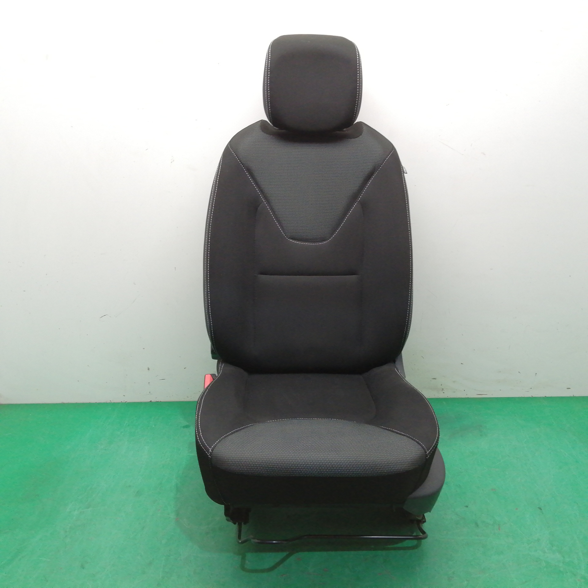 ASIENTO DELANTERO IZQUIERDO