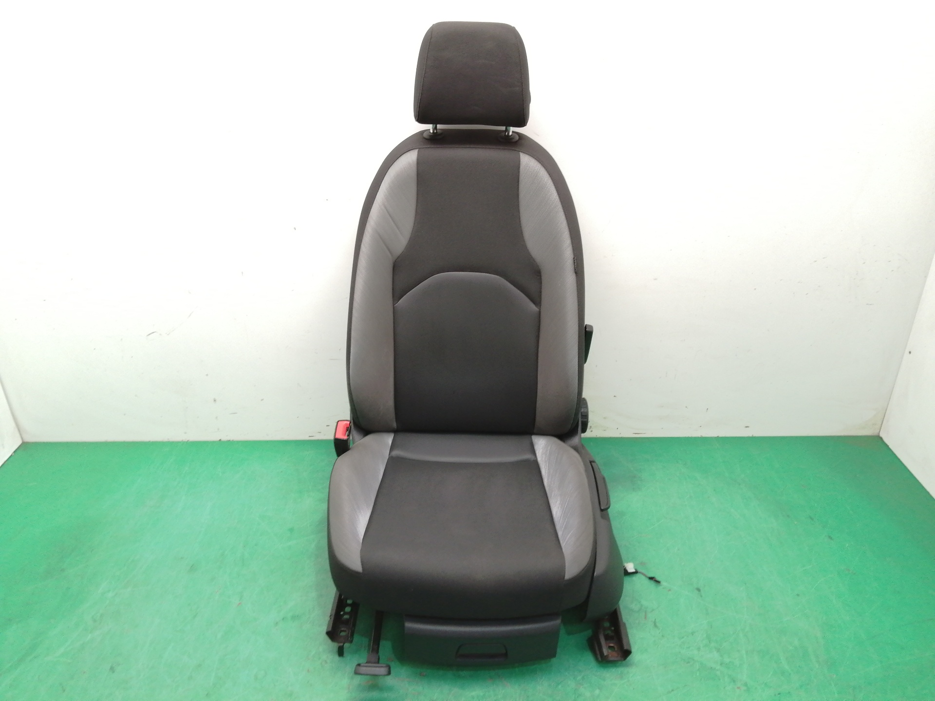 ASIENTO DELANTERO IZQUIERDO