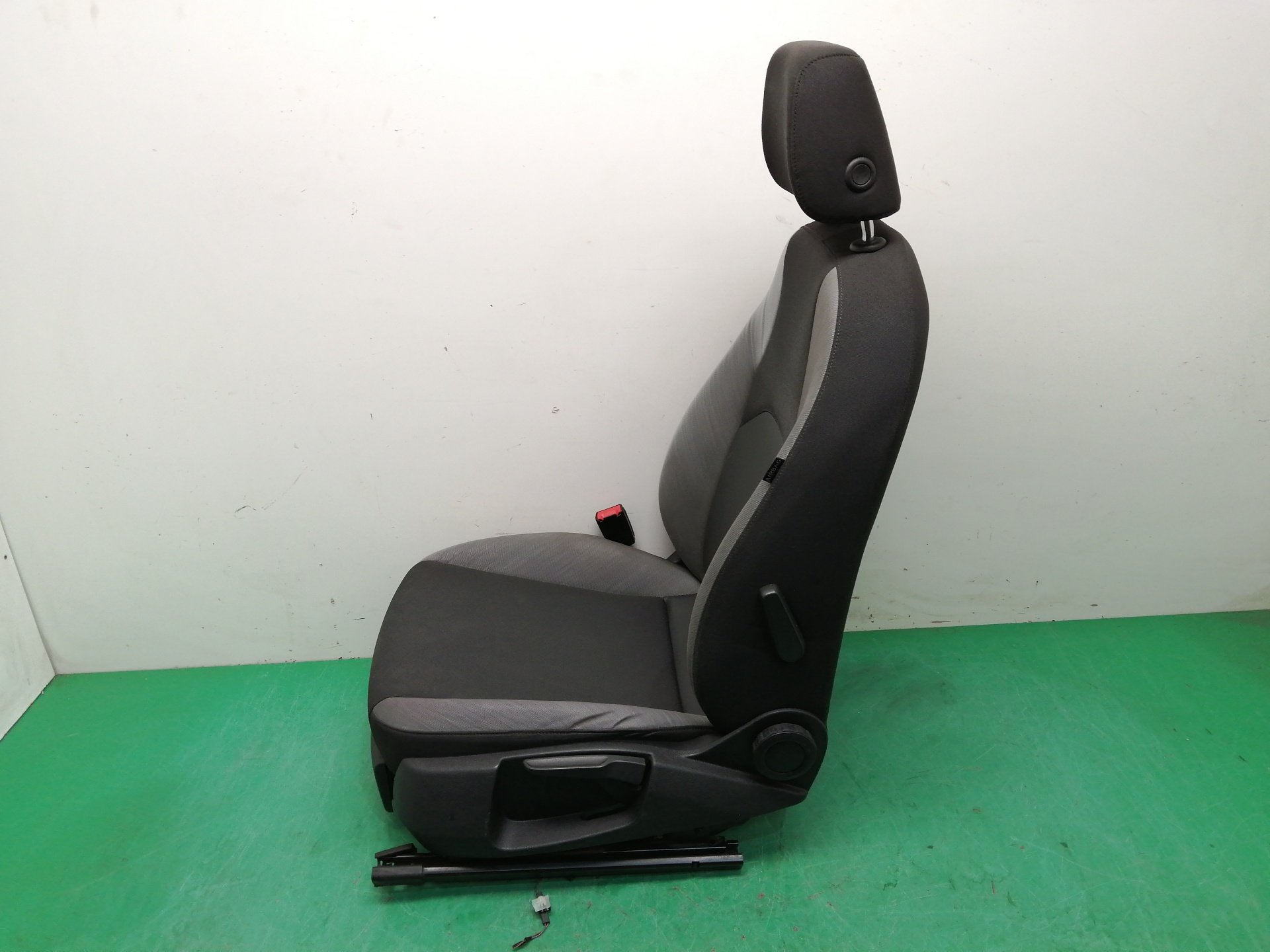 ASIENTO DELANTERO IZQUIERDO