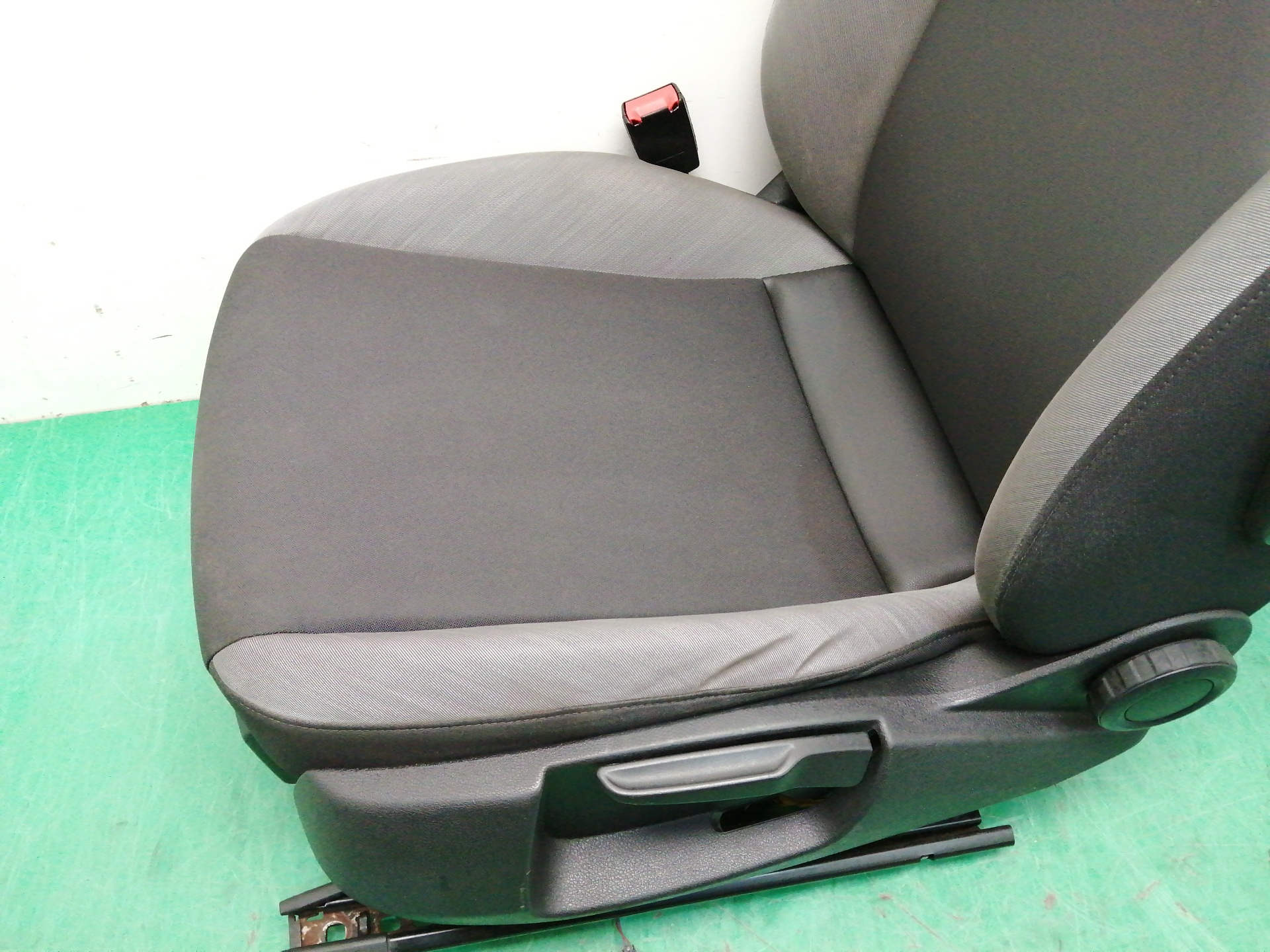 ASIENTO DELANTERO IZQUIERDO