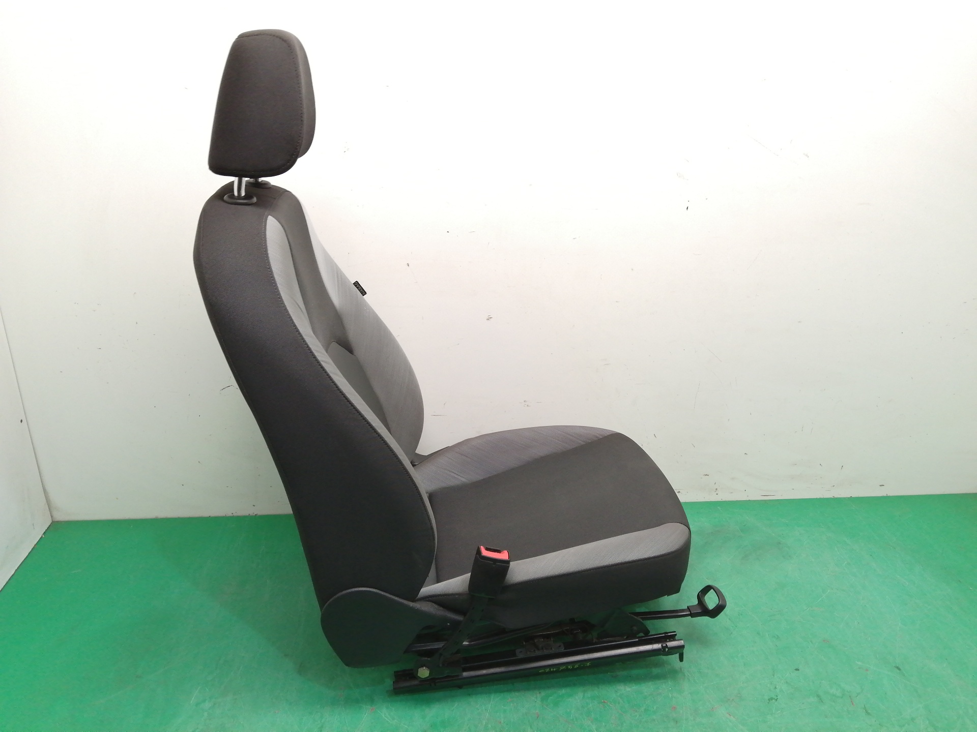 ASIENTO DELANTERO IZQUIERDO