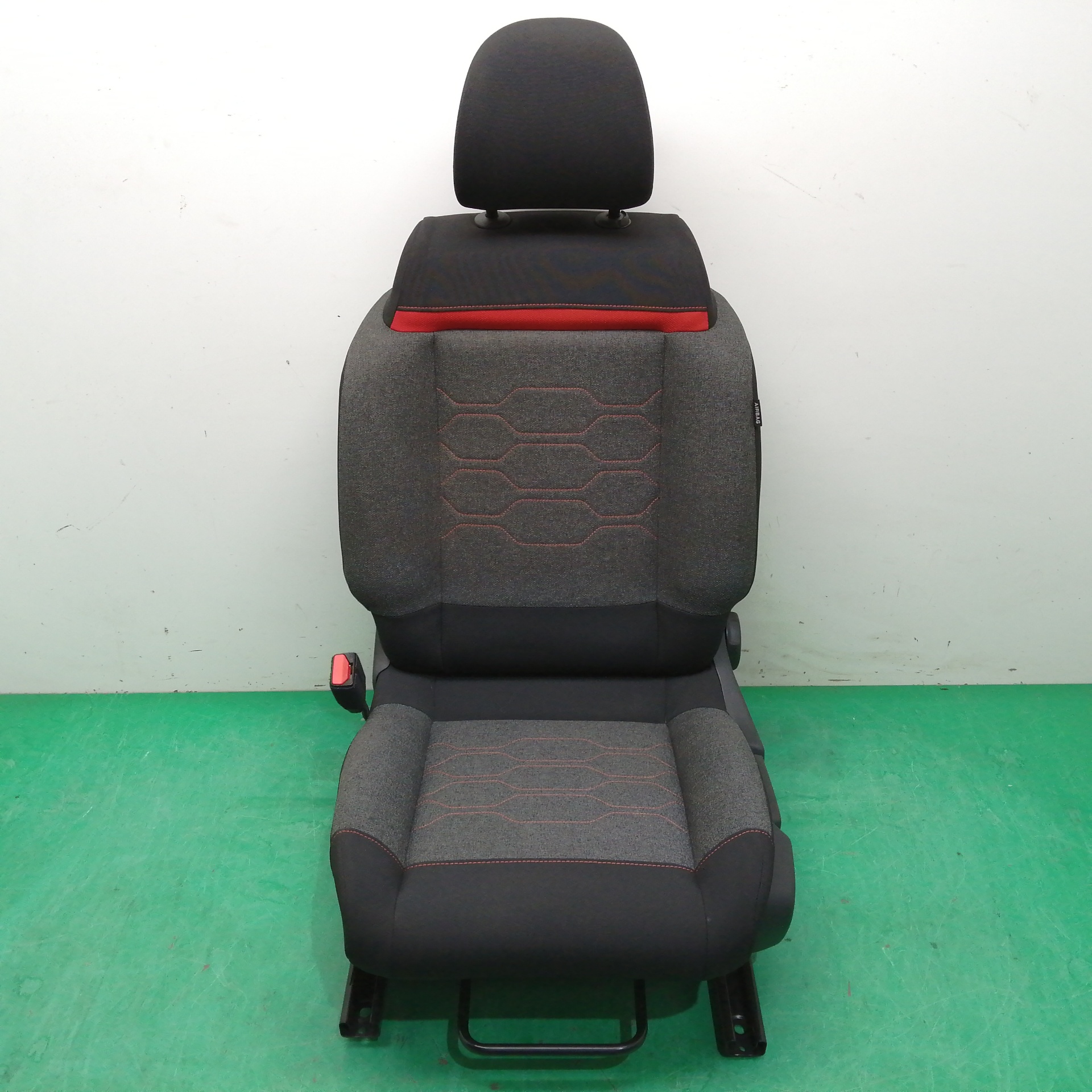 ASIENTO DELANTERO IZQUIERDO