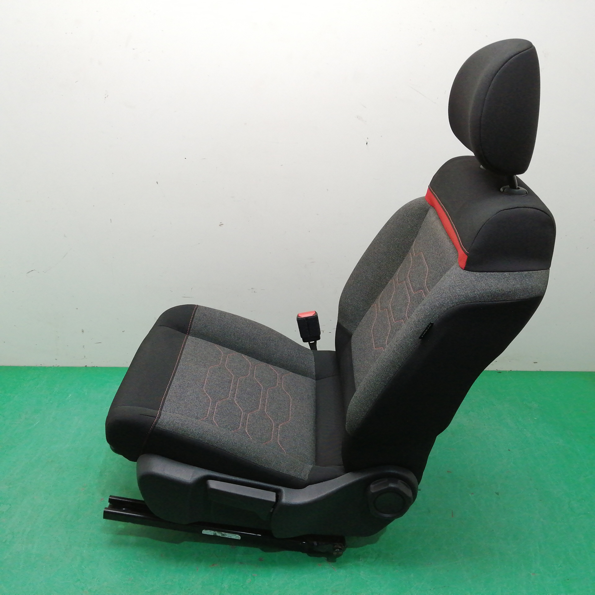 ASIENTO DELANTERO IZQUIERDO