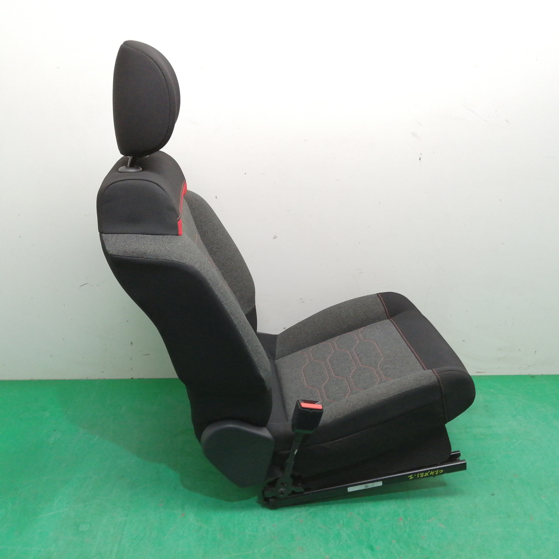 ASIENTO DELANTERO IZQUIERDO