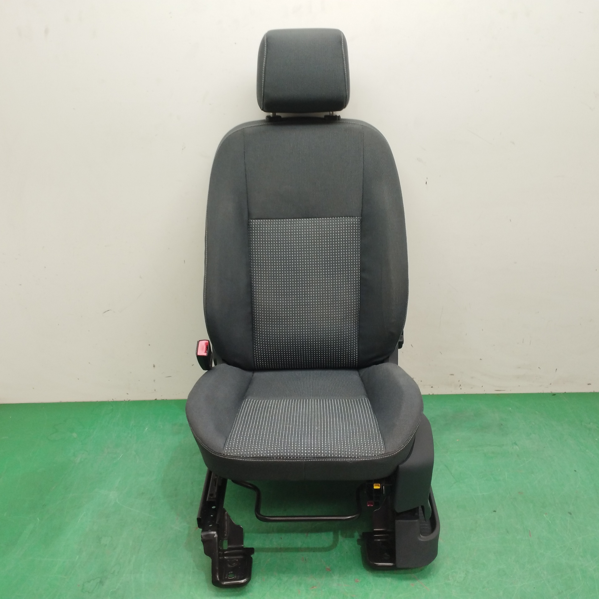 ASIENTO DELANTERO IZQUIERDO