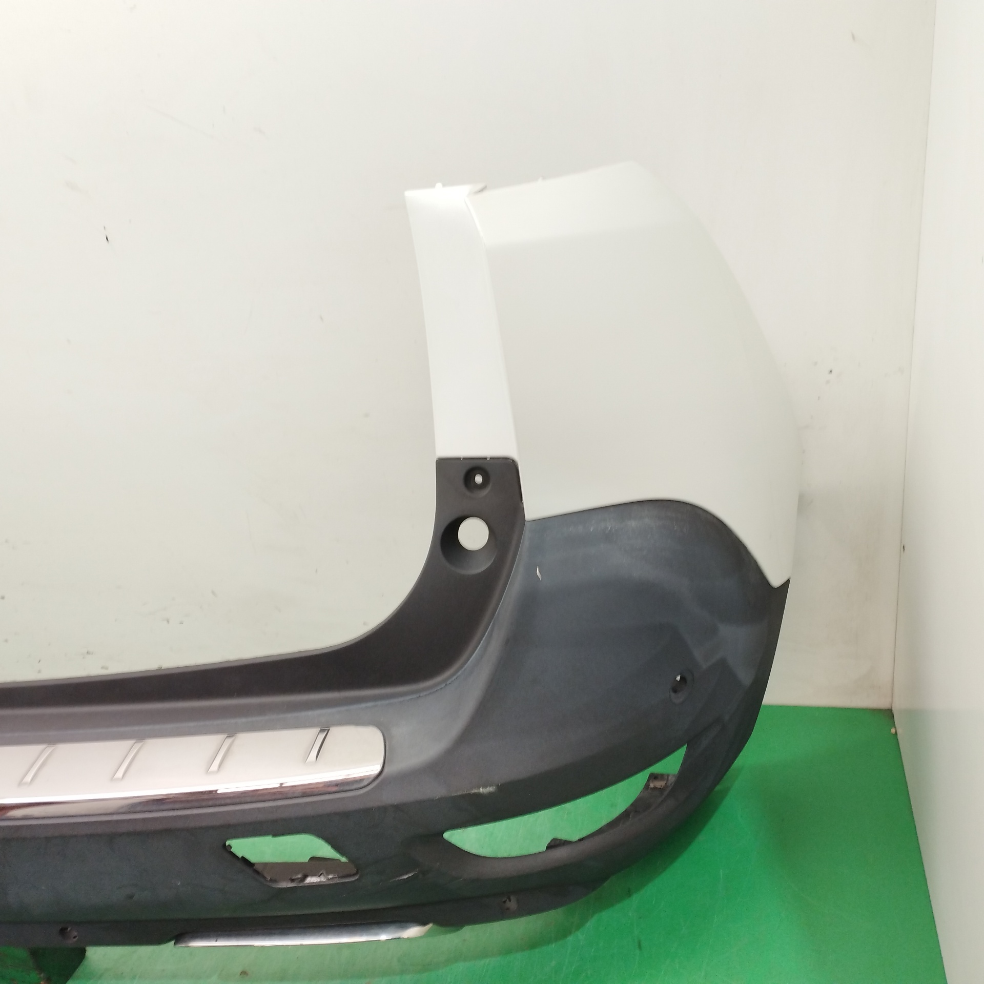 PARAGOLPES TRASERO