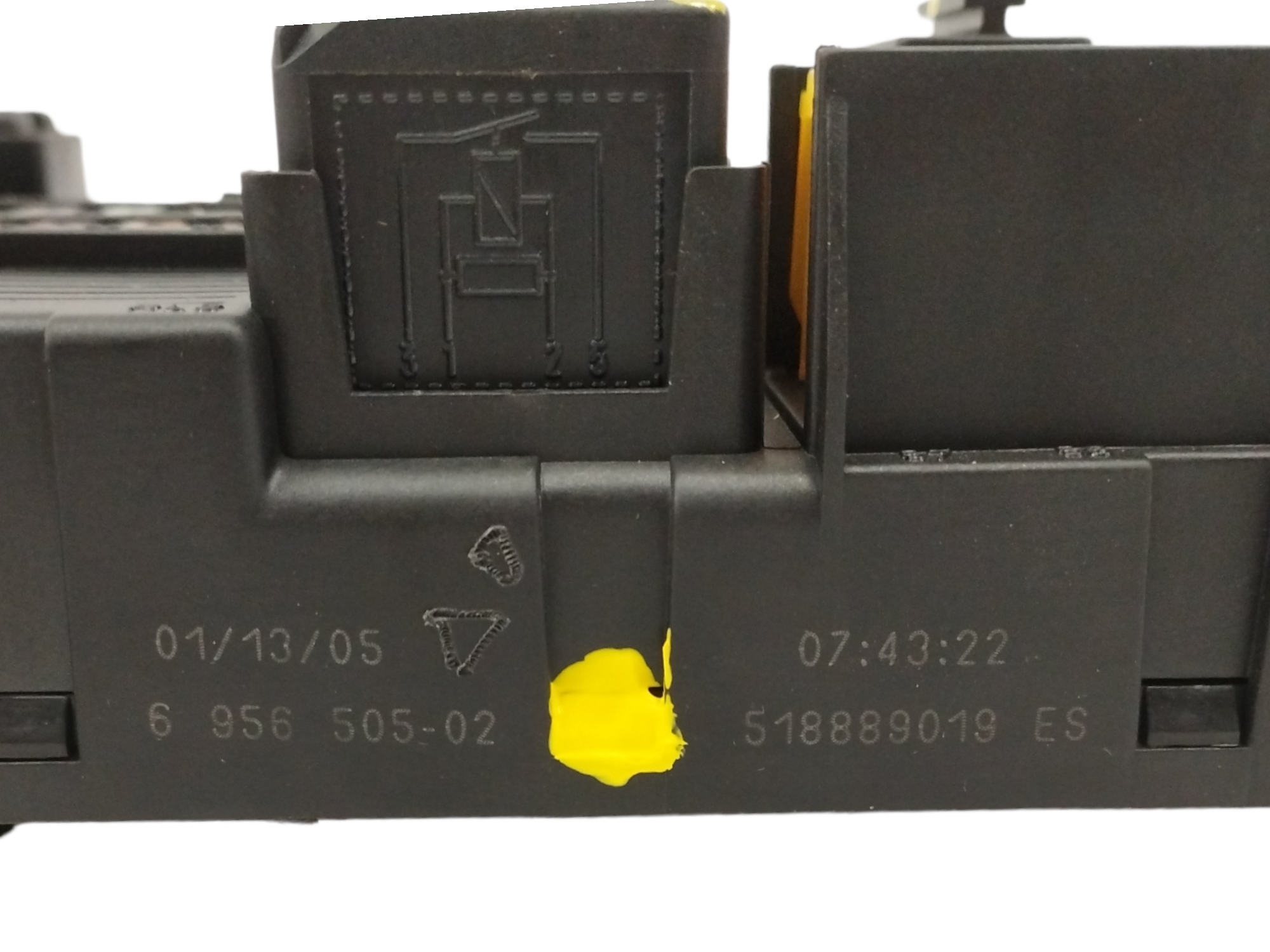 CAJA RELES / FUSIBLES