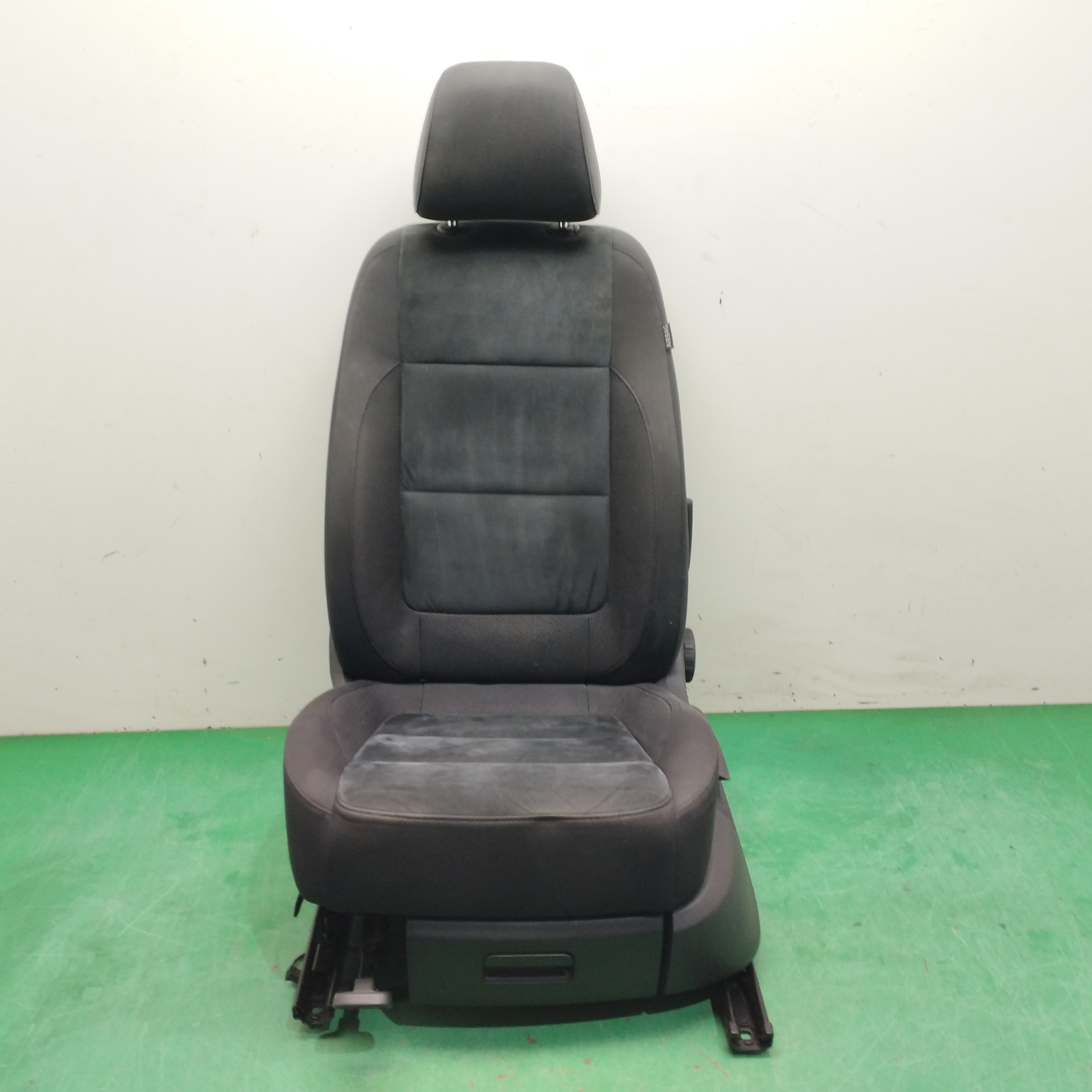 ASIENTO DELANTERO IZQUIERDO