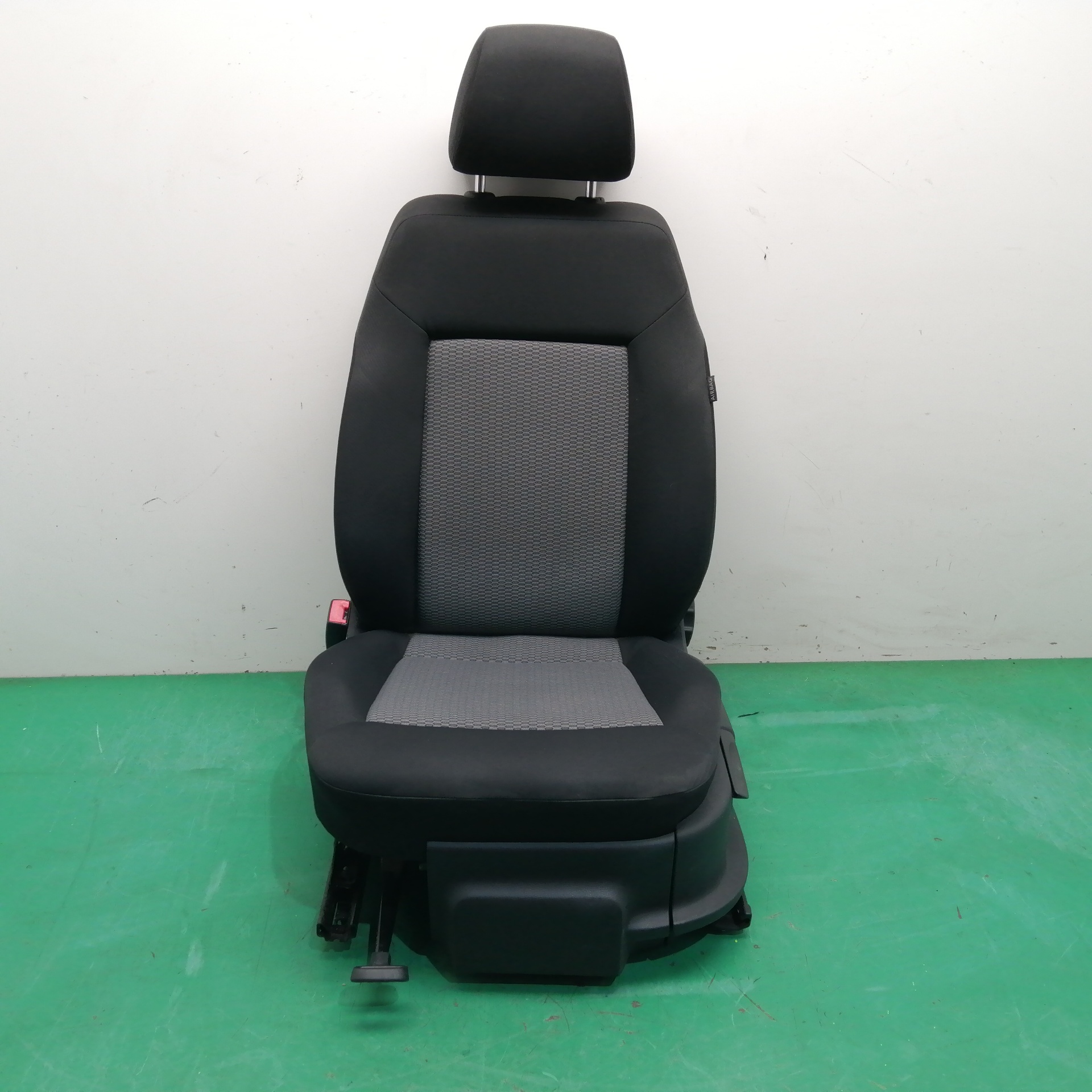 ASIENTO DELANTERO IZQUIERDO