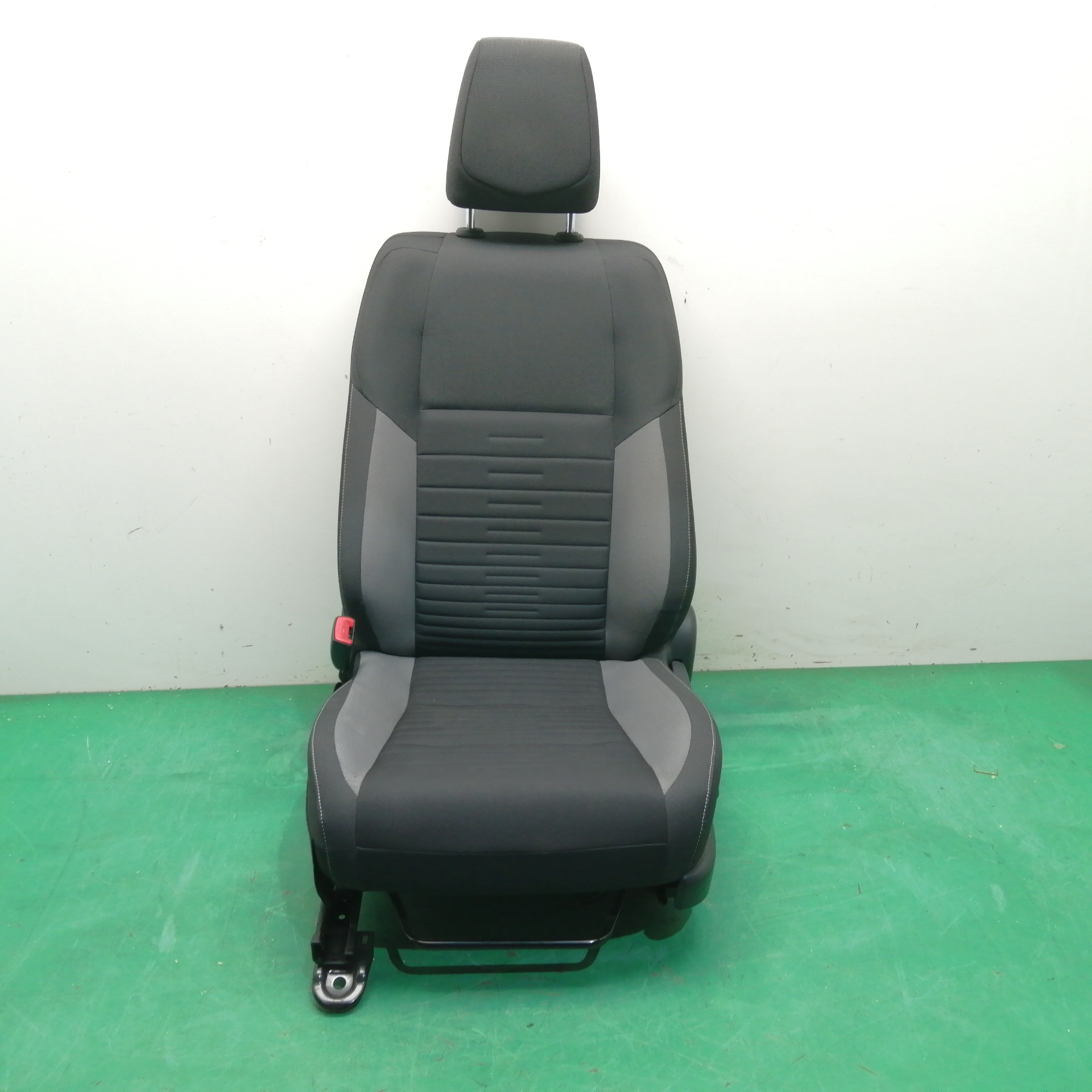 ASIENTO DELANTERO IZQUIERDO