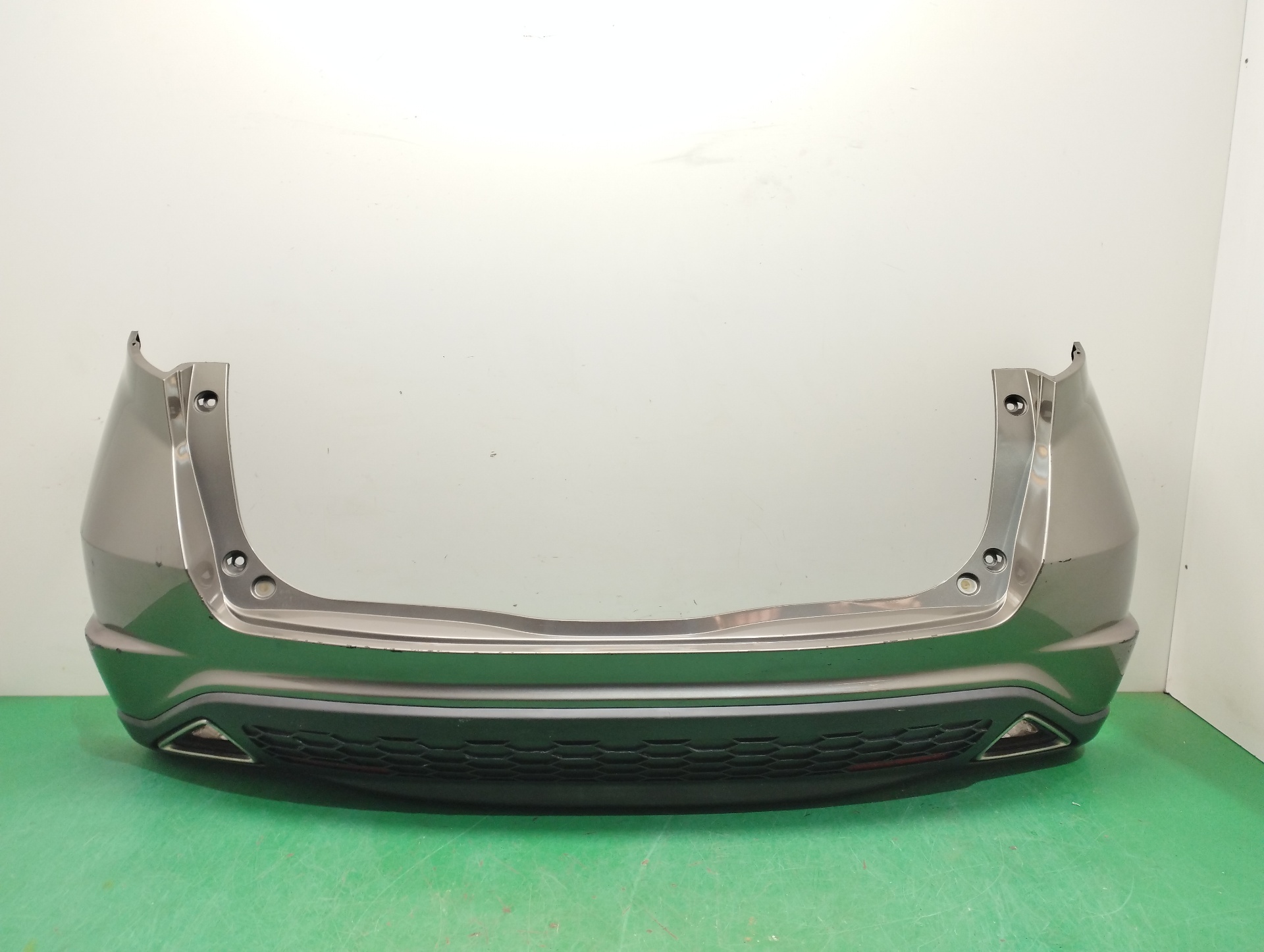 PARAGOLPES TRASERO