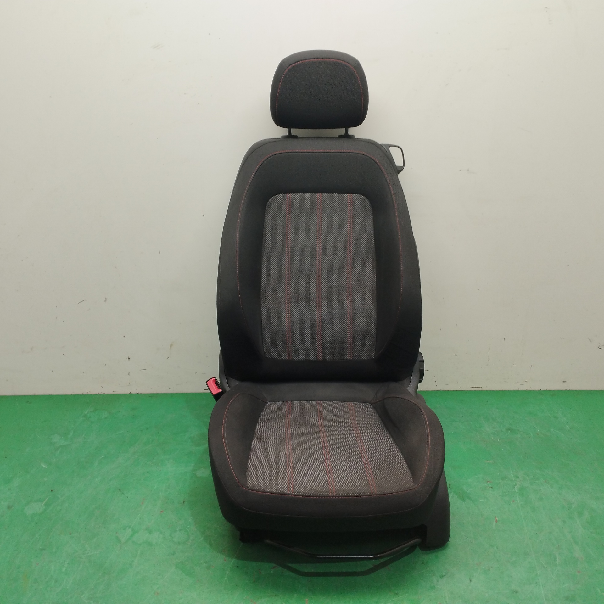 ASIENTO DELANTERO IZQUIERDO