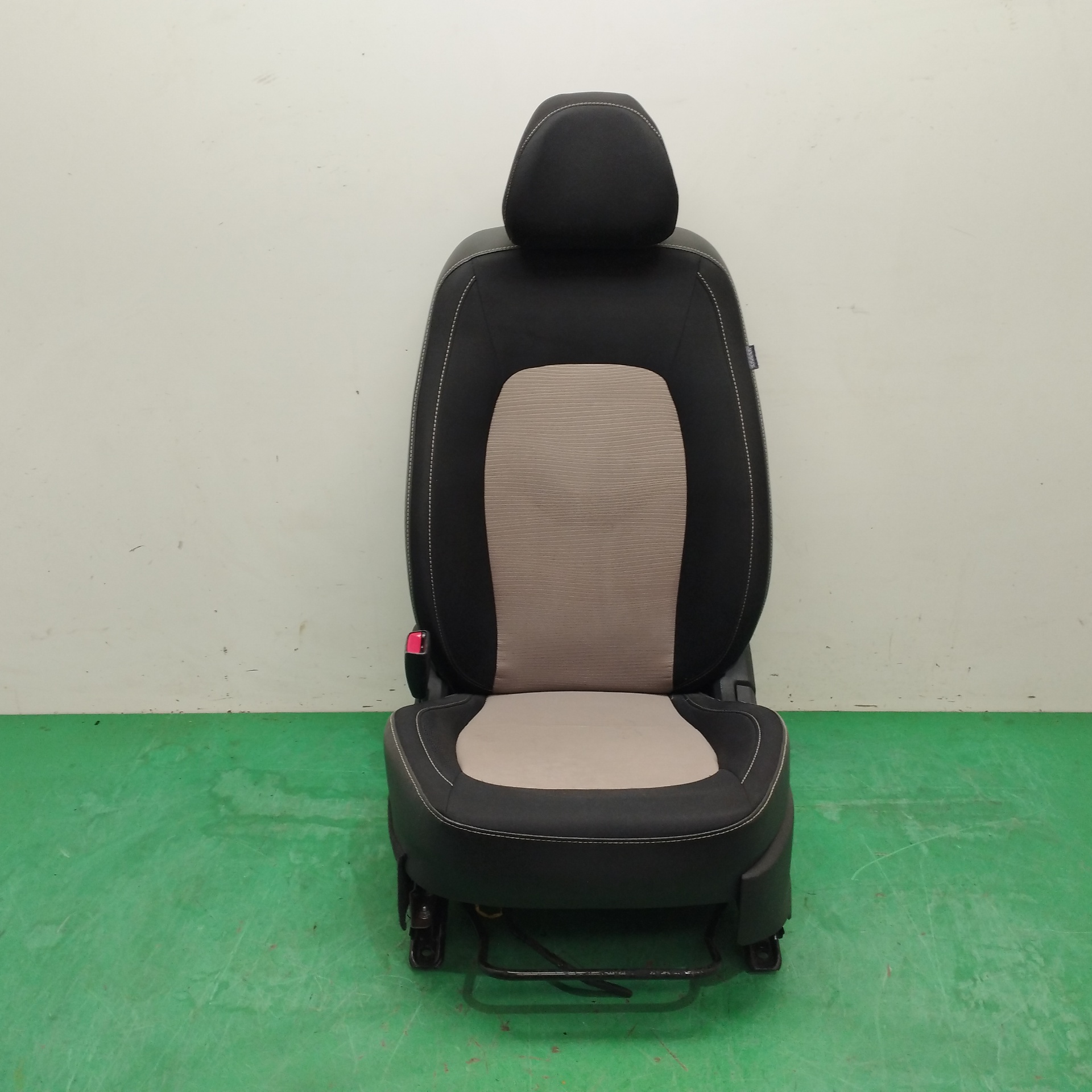 ASIENTO DELANTERO IZQUIERDO