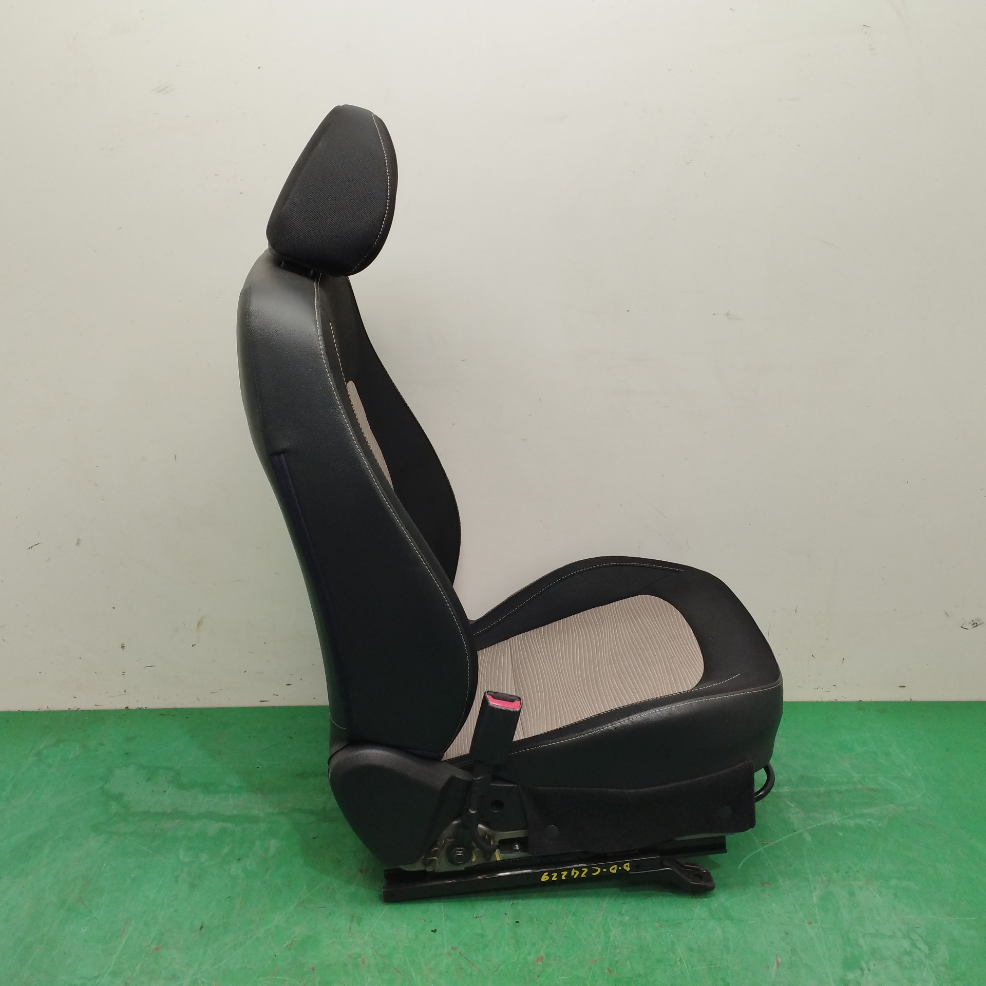 ASIENTO DELANTERO IZQUIERDO