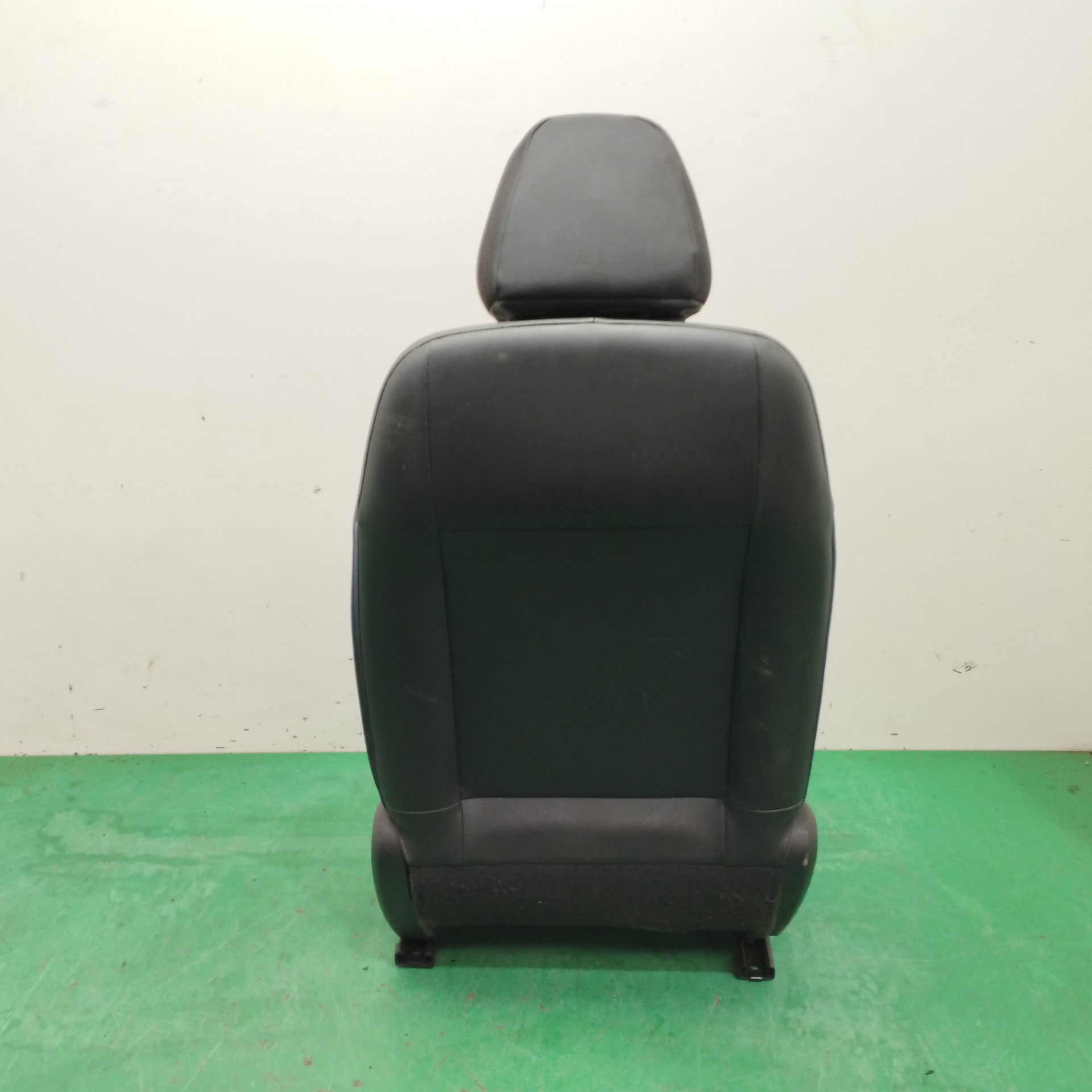 ASIENTO DELANTERO IZQUIERDO