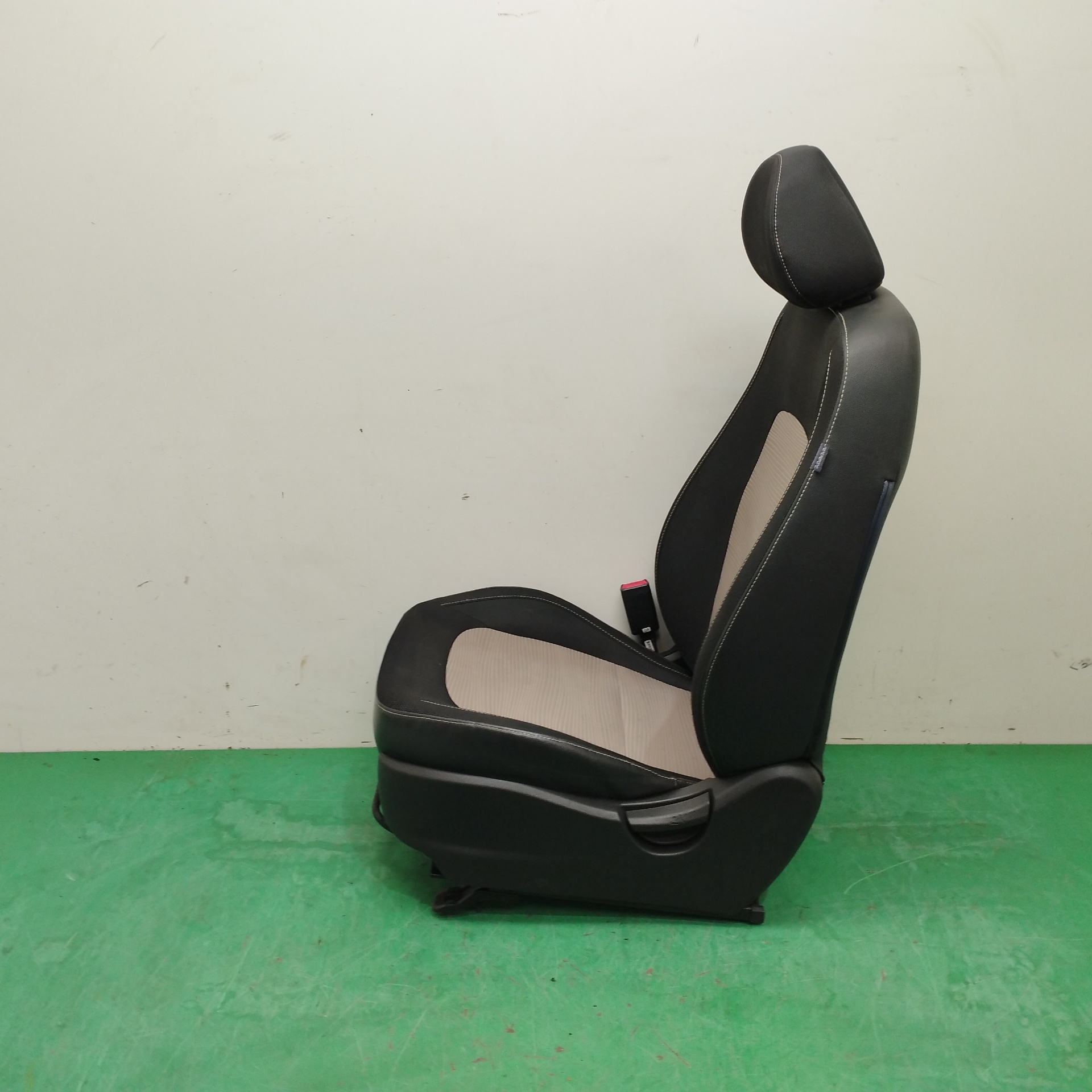 ASIENTO DELANTERO IZQUIERDO