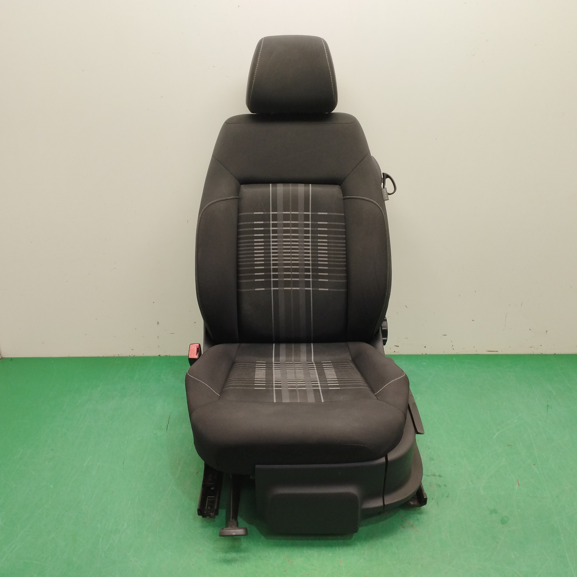 ASIENTO DELANTERO IZQUIERDO