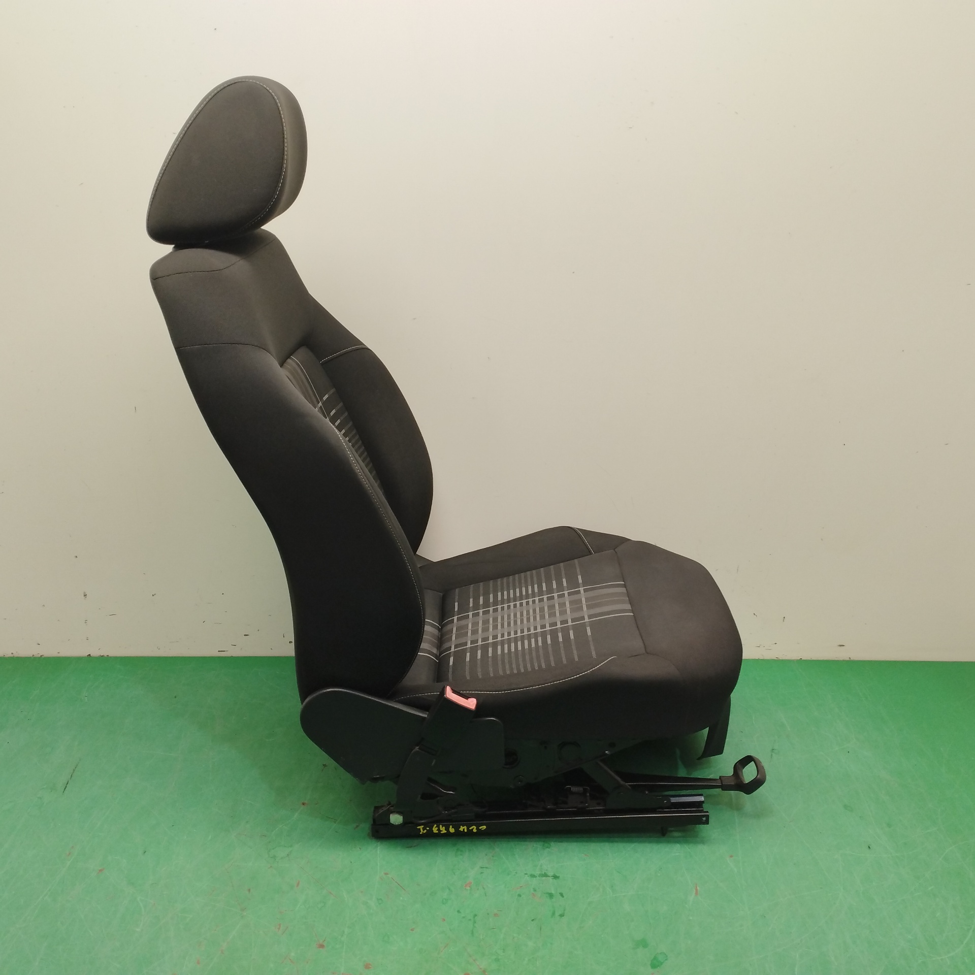 ASIENTO DELANTERO IZQUIERDO