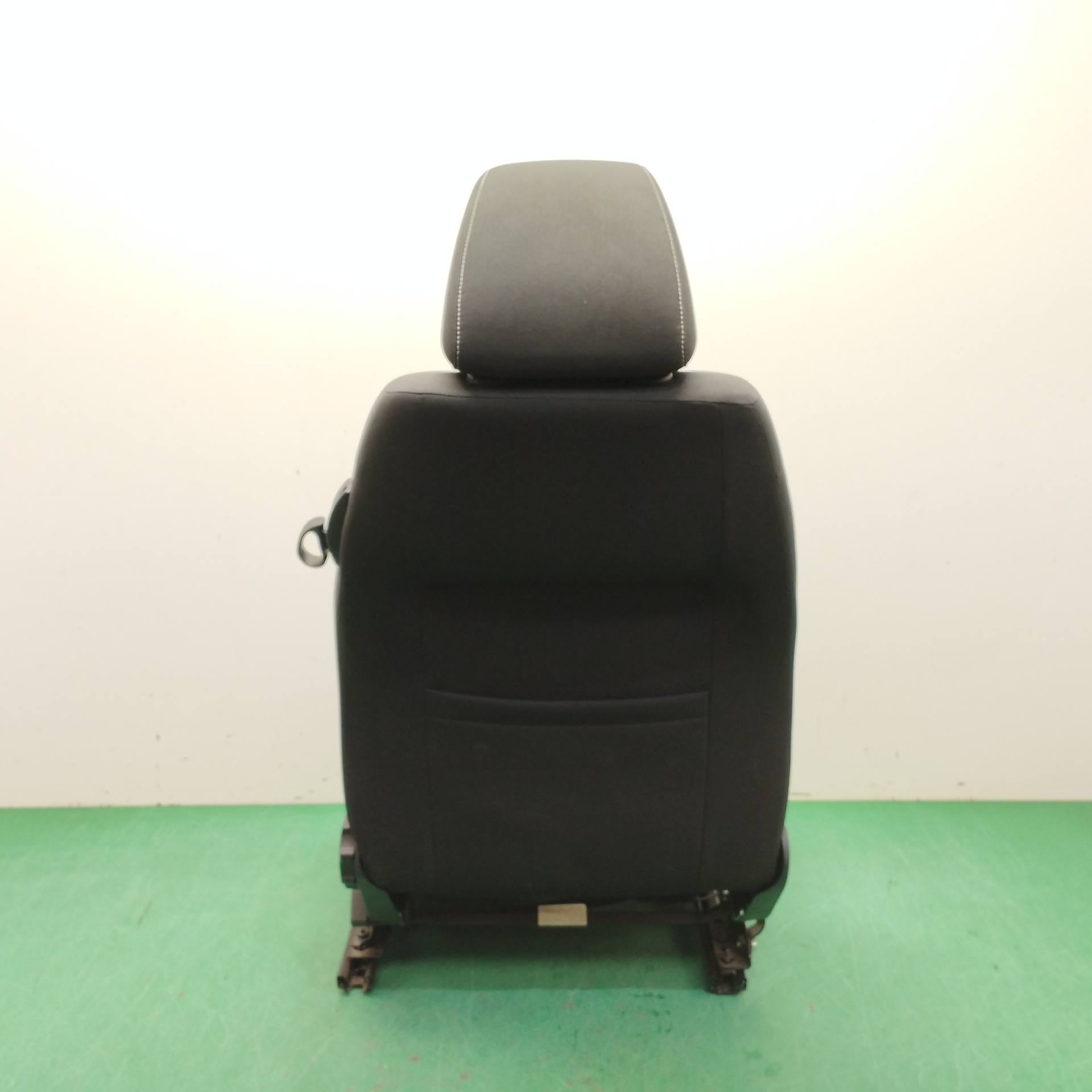 ASIENTO DELANTERO IZQUIERDO