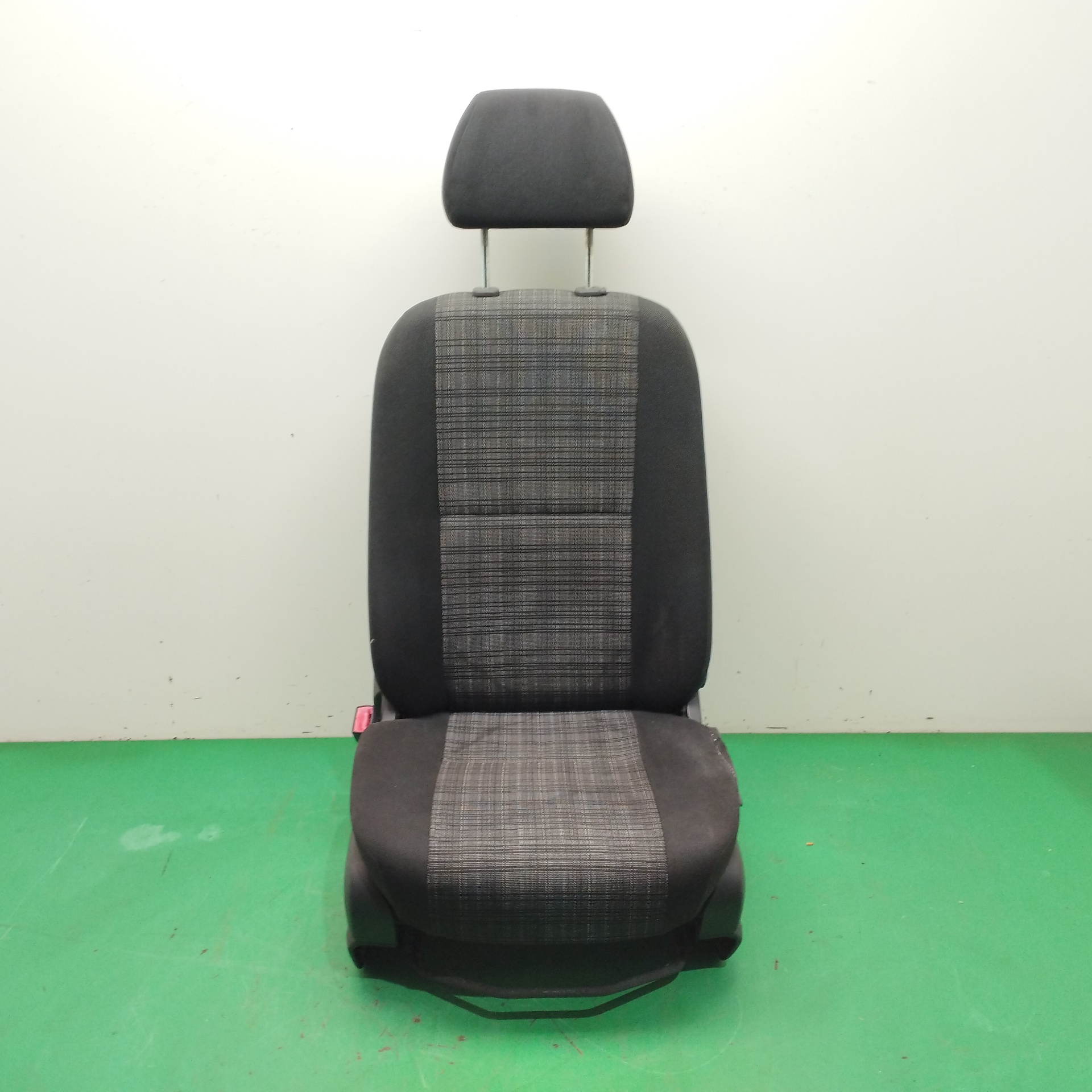 ASIENTO DELANTERO IZQUIERDO