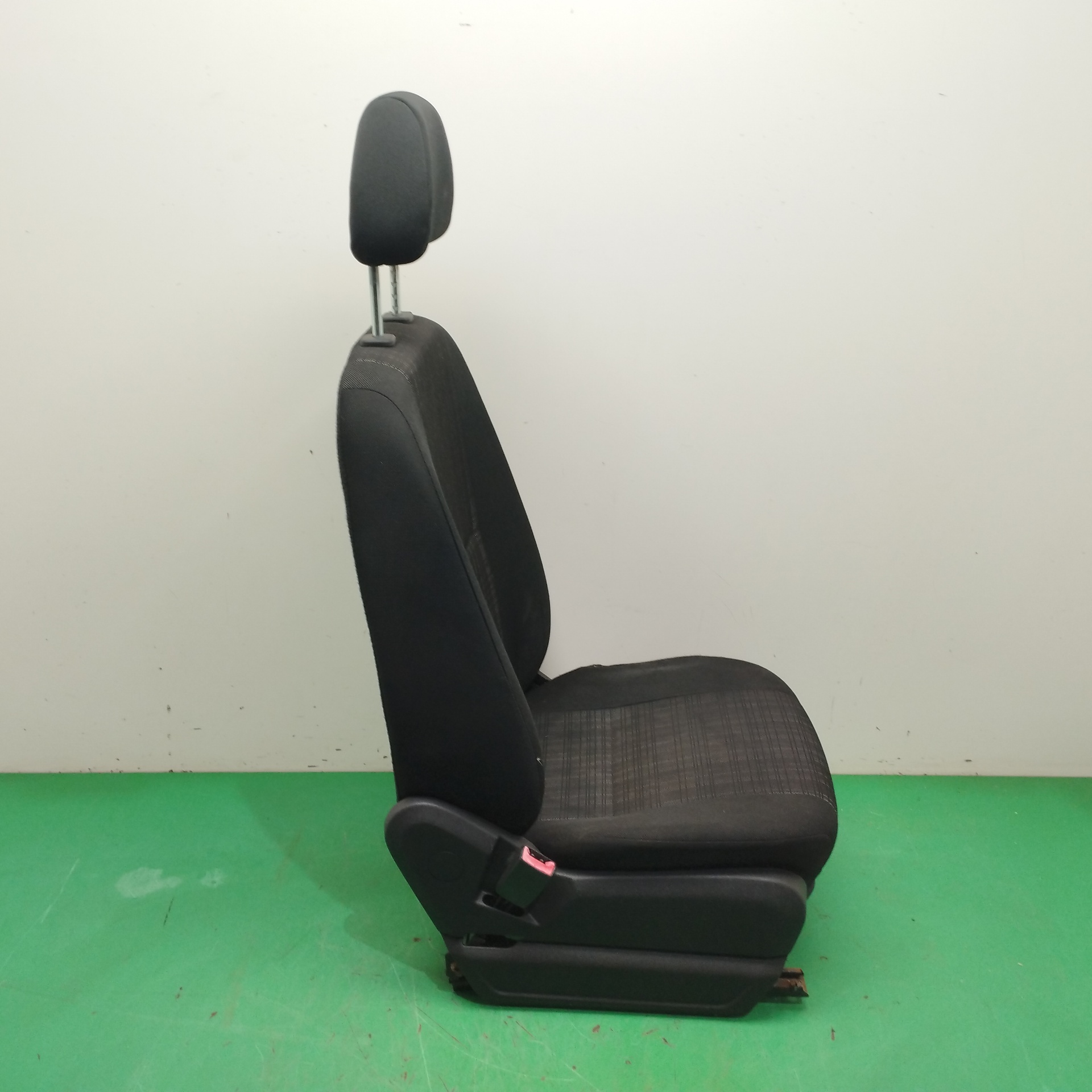 ASIENTO DELANTERO IZQUIERDO