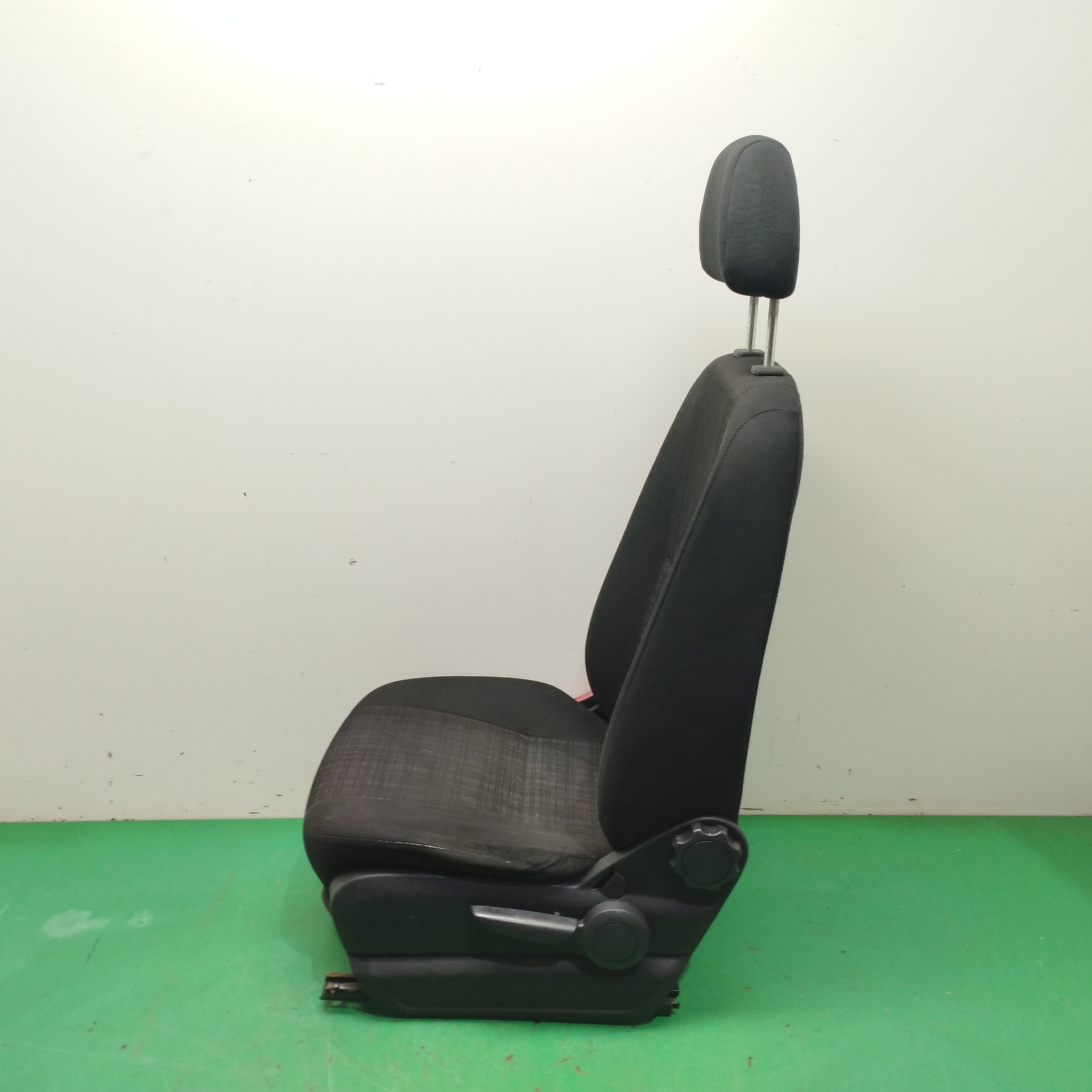 ASIENTO DELANTERO IZQUIERDO