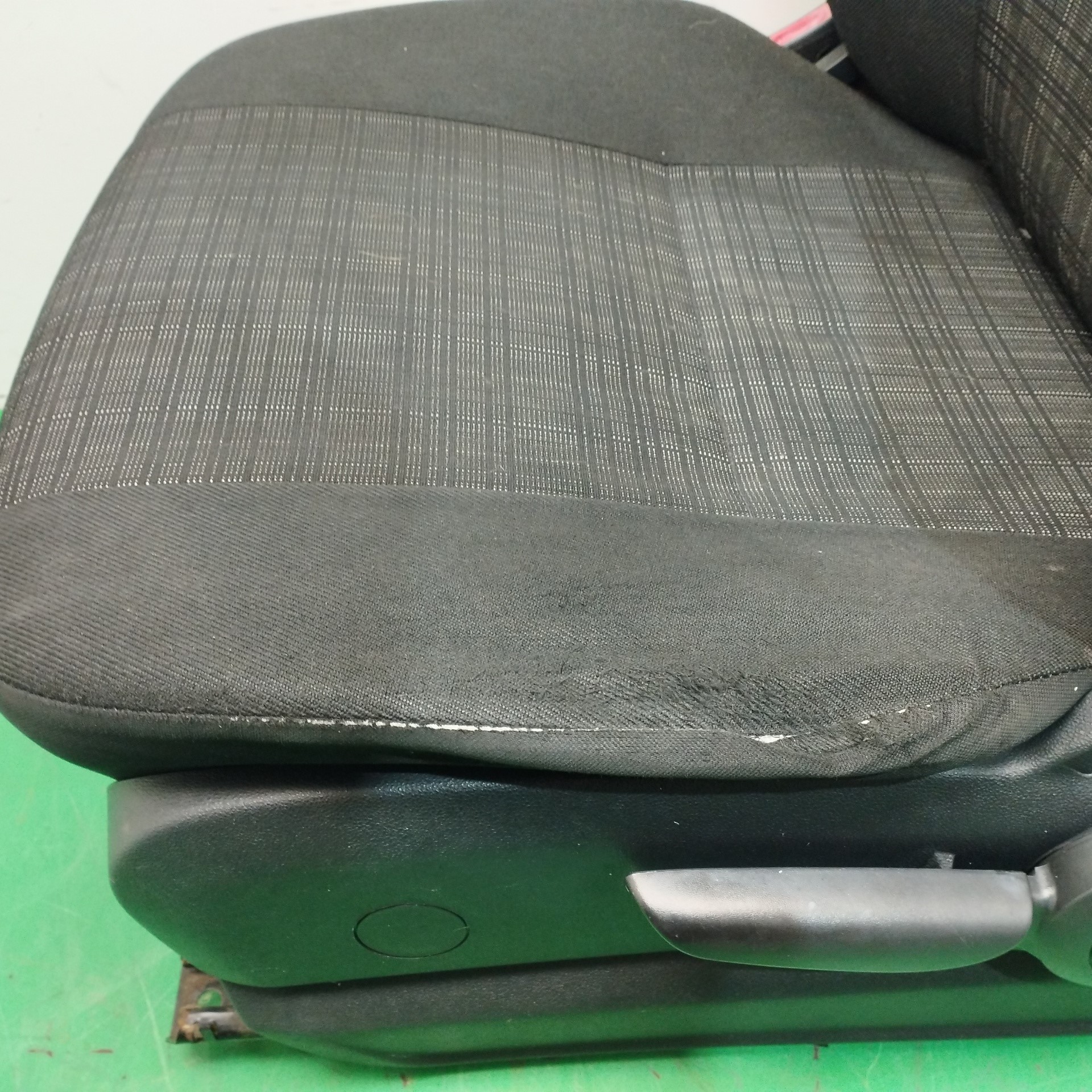 ASIENTO DELANTERO IZQUIERDO