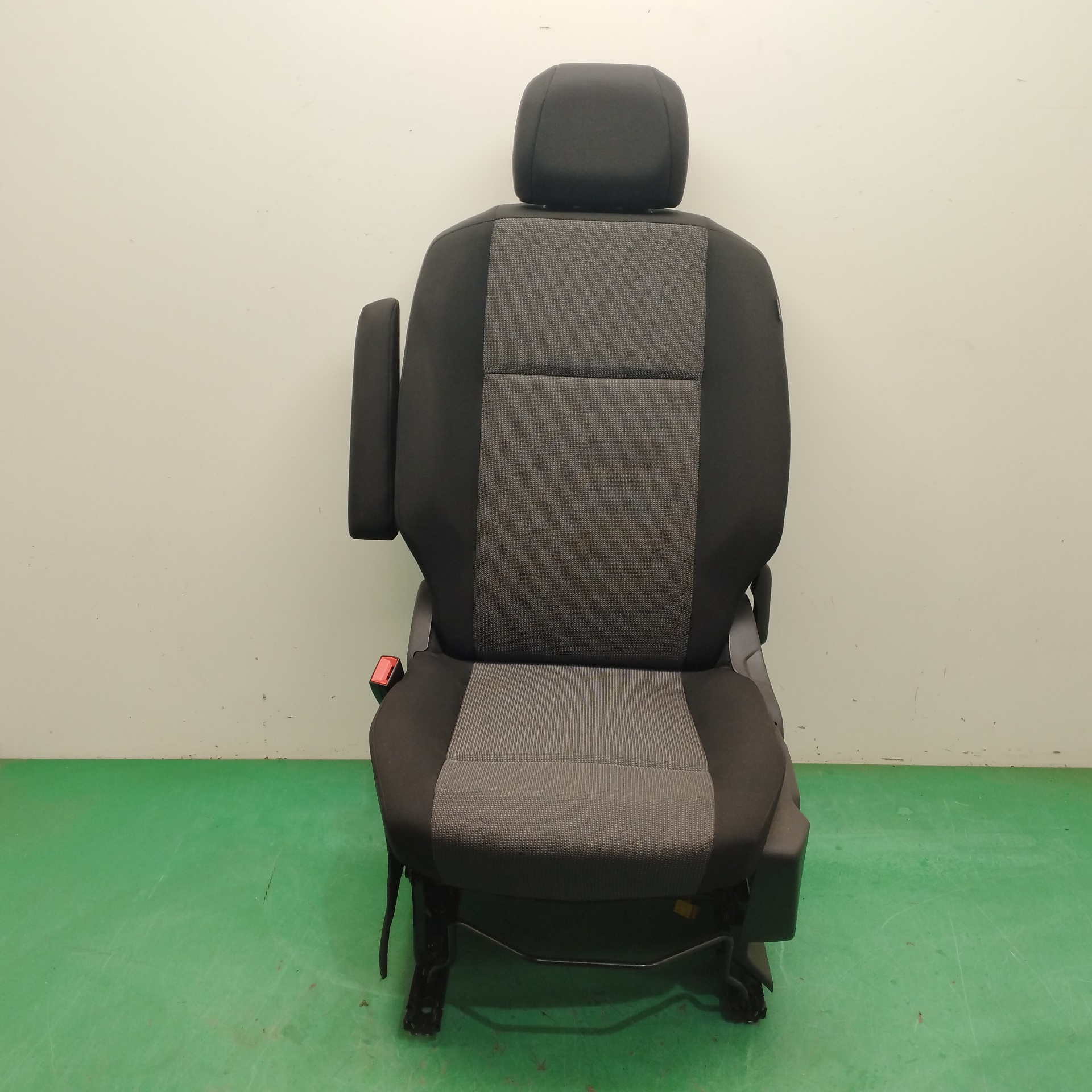 ASIENTO DELANTERO IZQUIERDO