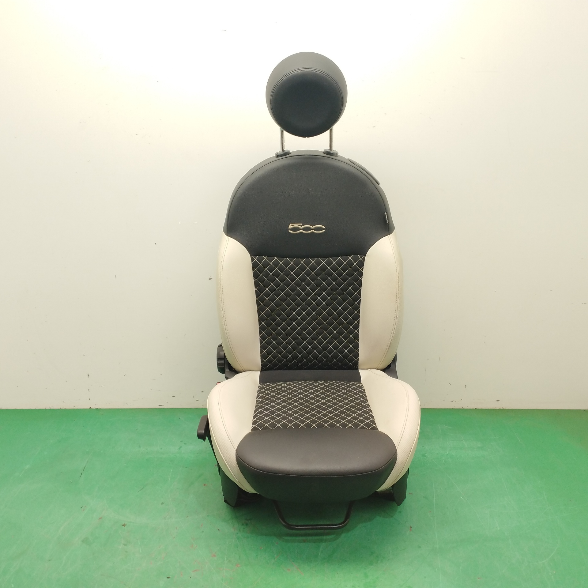 ASIENTO DELANTERO IZQUIERDO