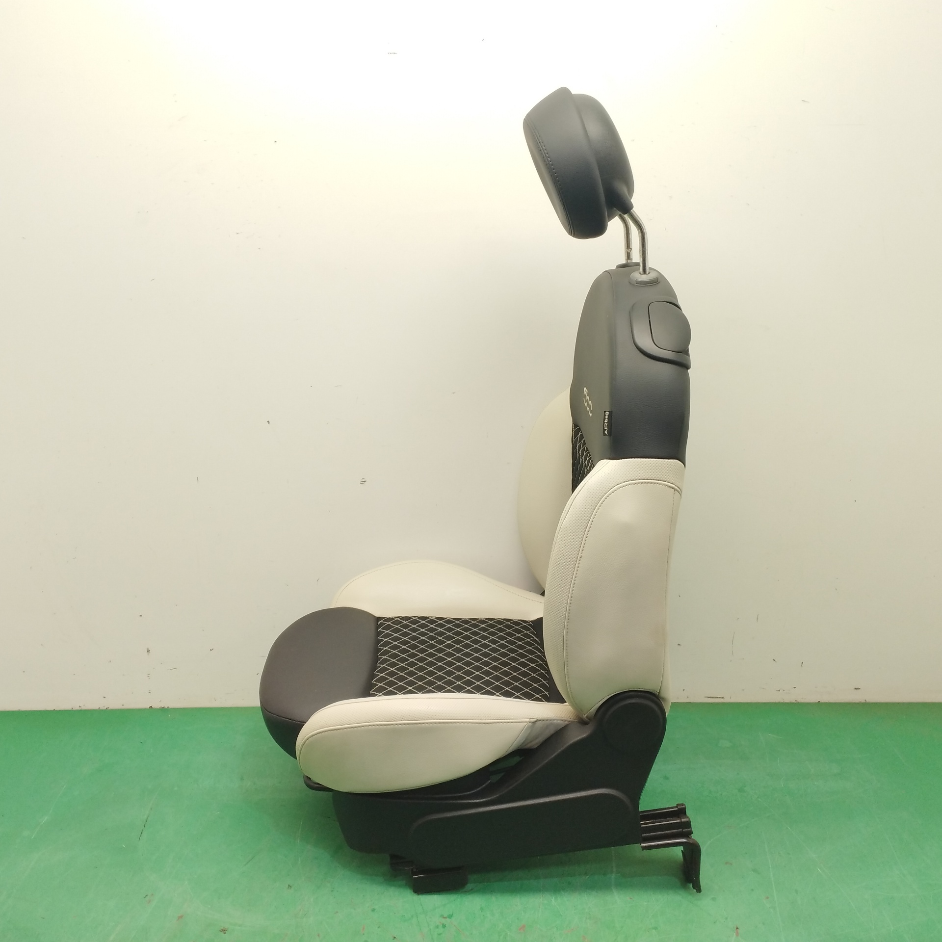 ASIENTO DELANTERO IZQUIERDO