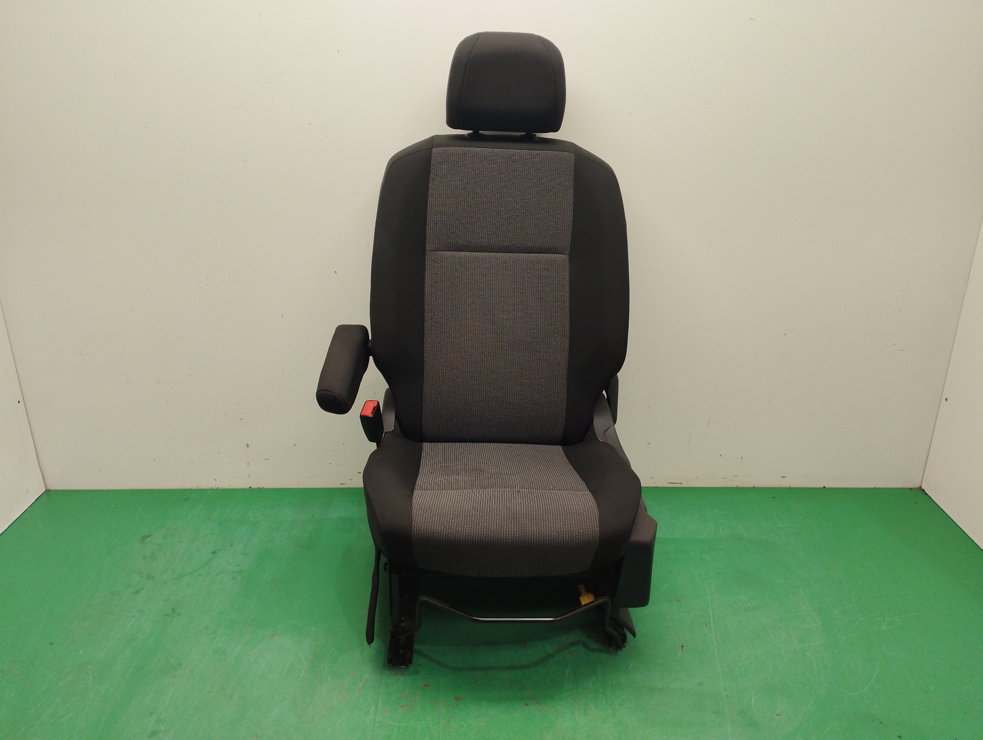 ASIENTO DELANTERO IZQUIERDO