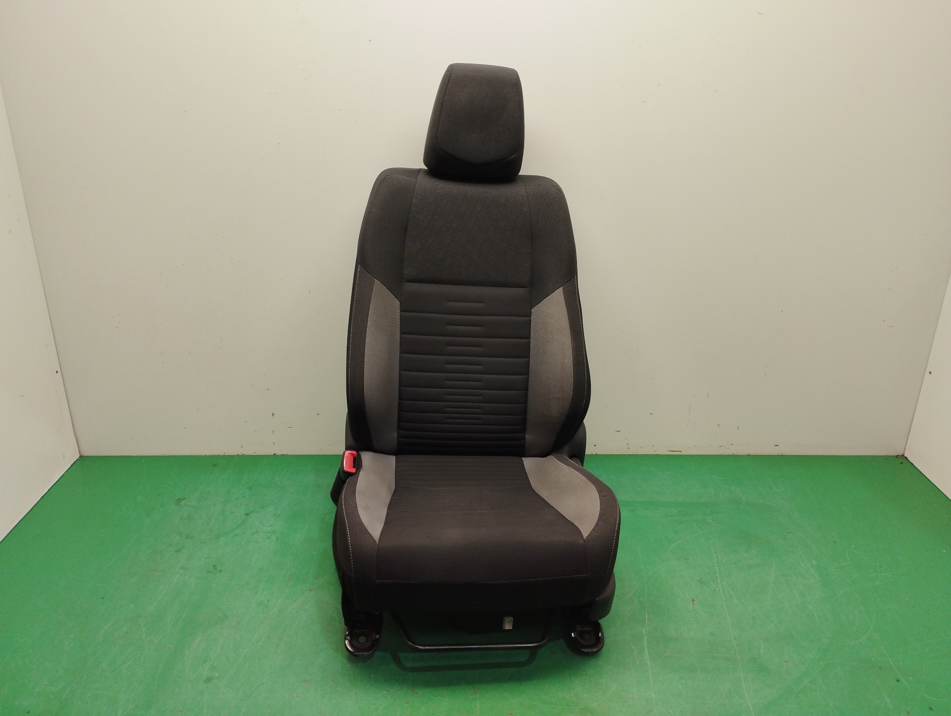 ASIENTO DELANTERO IZQUIERDO