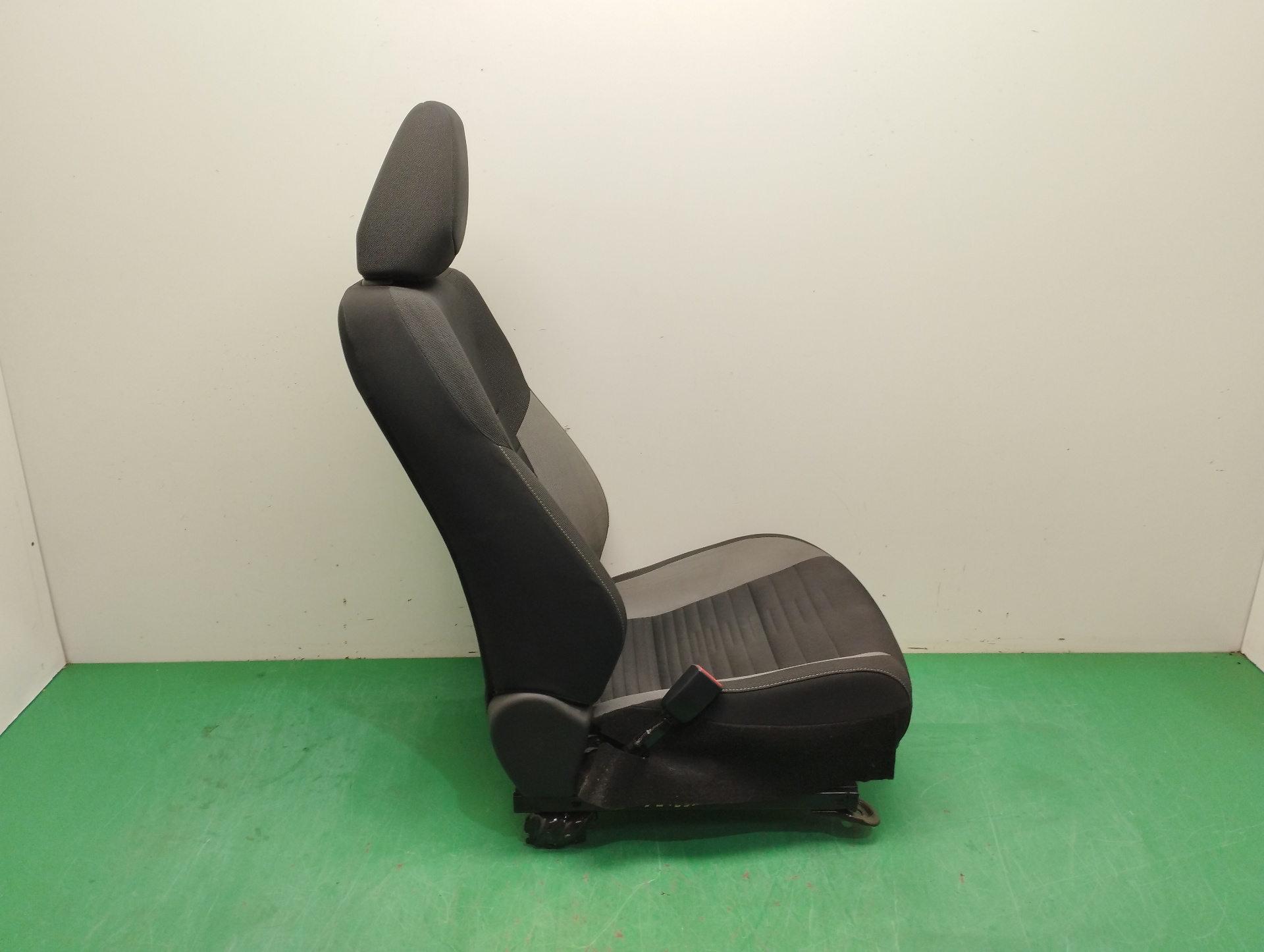 ASIENTO DELANTERO IZQUIERDO