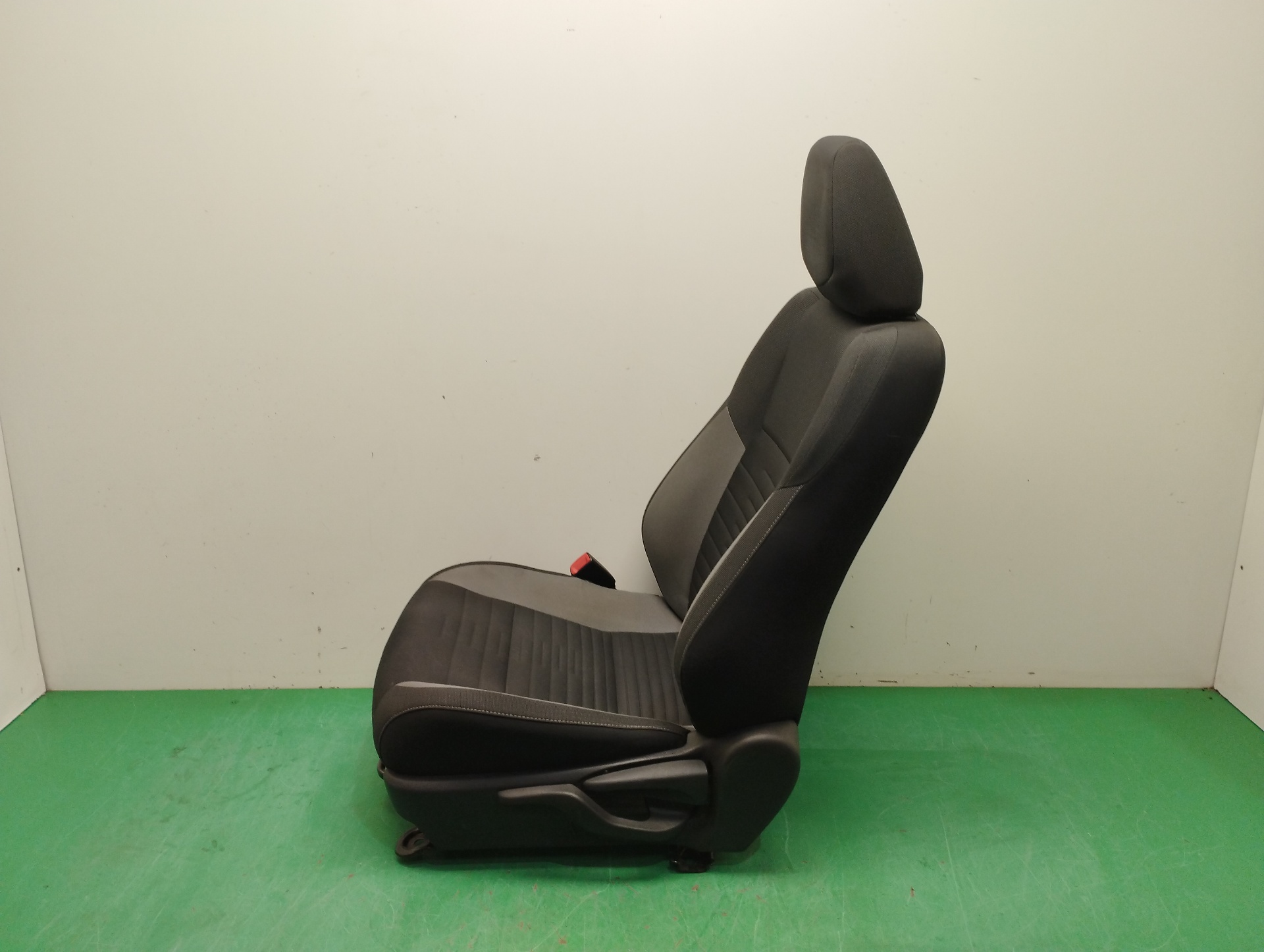 ASIENTO DELANTERO IZQUIERDO