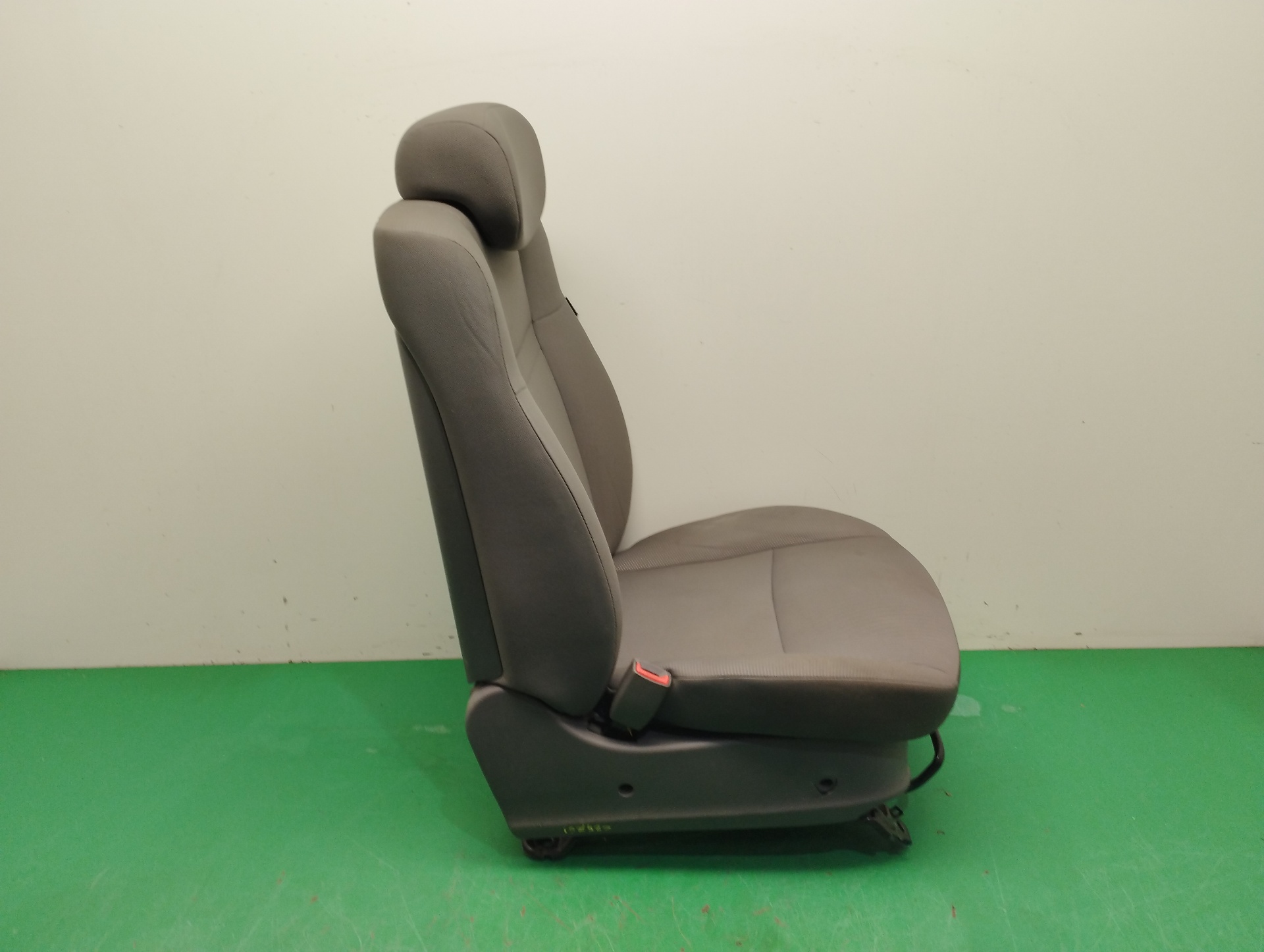 ASIENTO DELANTERO IZQUIERDO