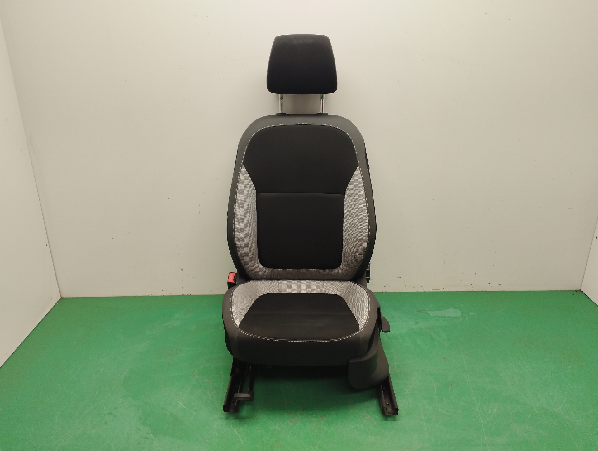 ASIENTO DELANTERO IZQUIERDO