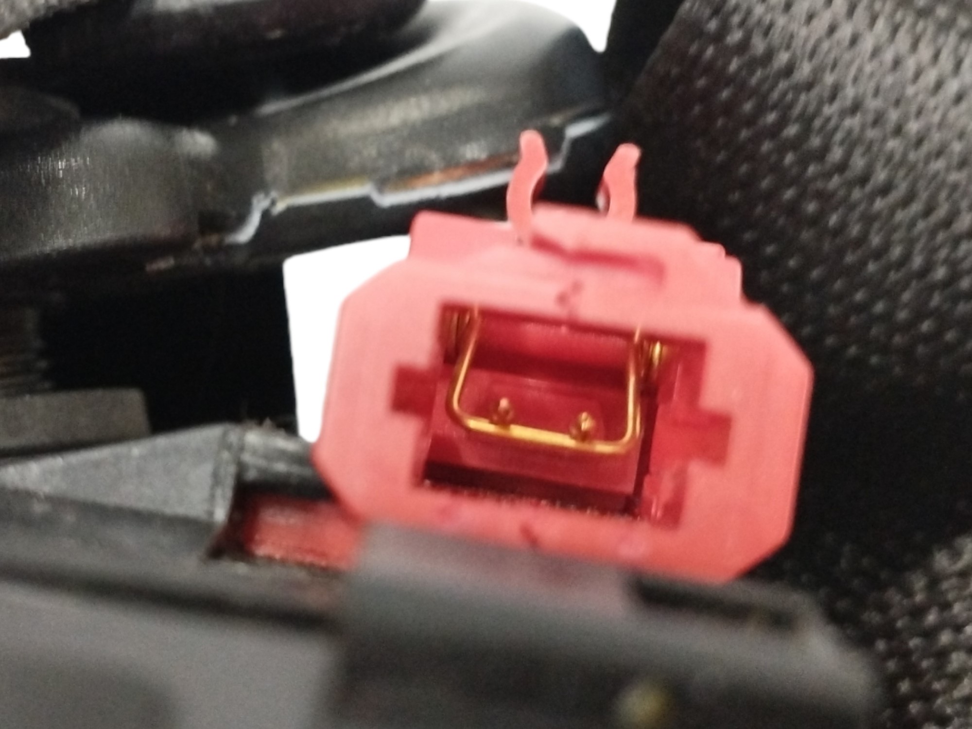 CINTURON SEGURIDAD DELANTERO IZQUIERDO