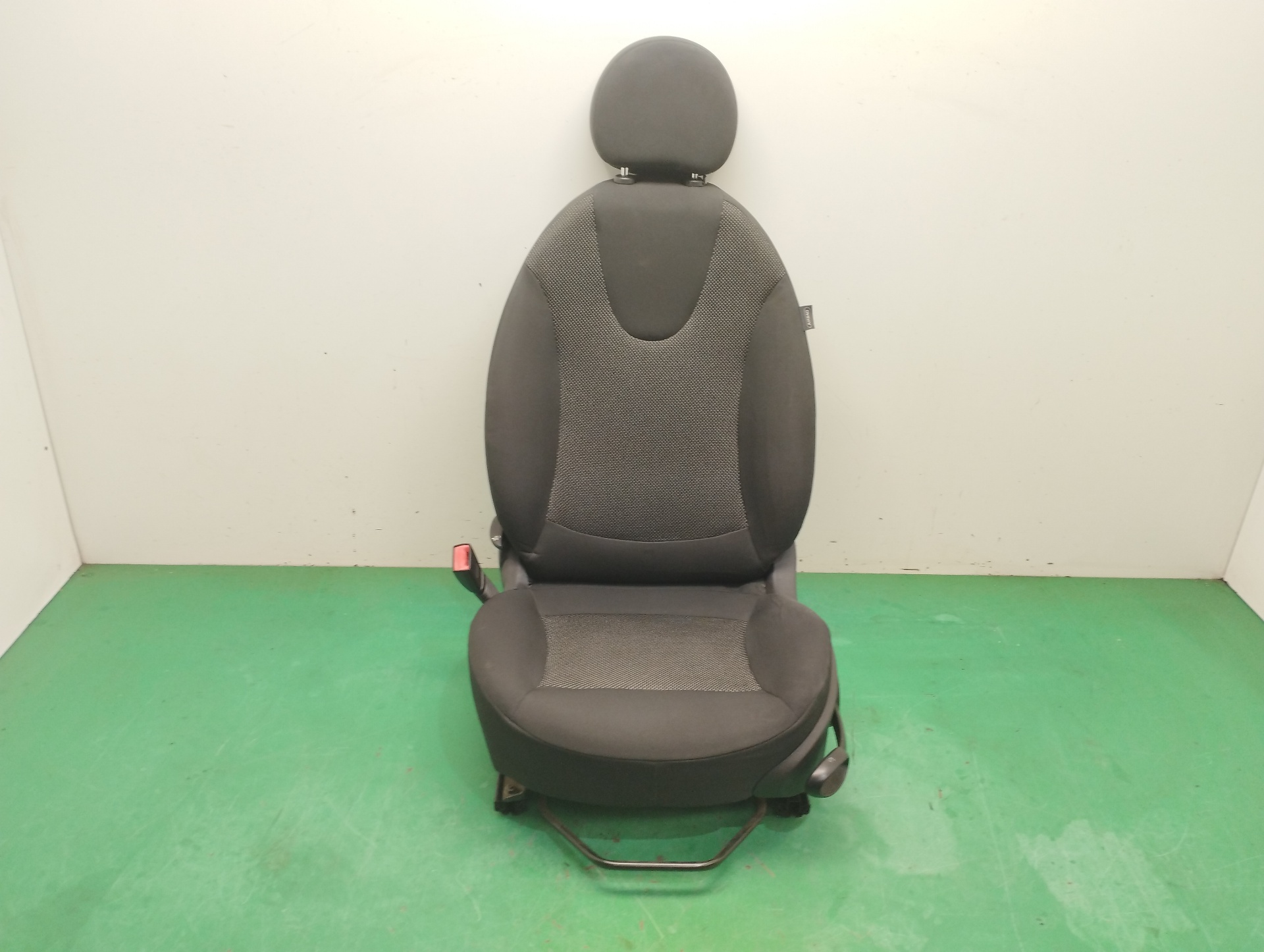 ASIENTO DELANTERO IZQUIERDO