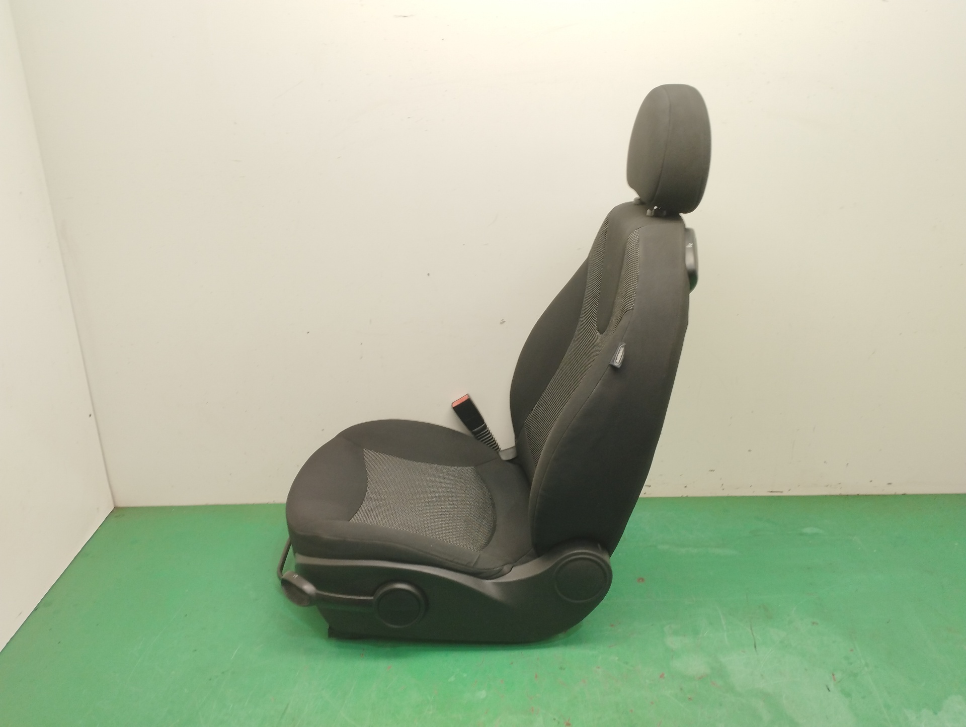 ASIENTO DELANTERO IZQUIERDO