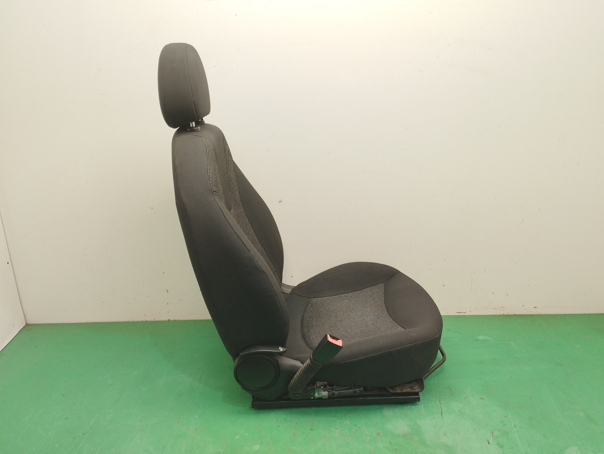 ASIENTO DELANTERO IZQUIERDO