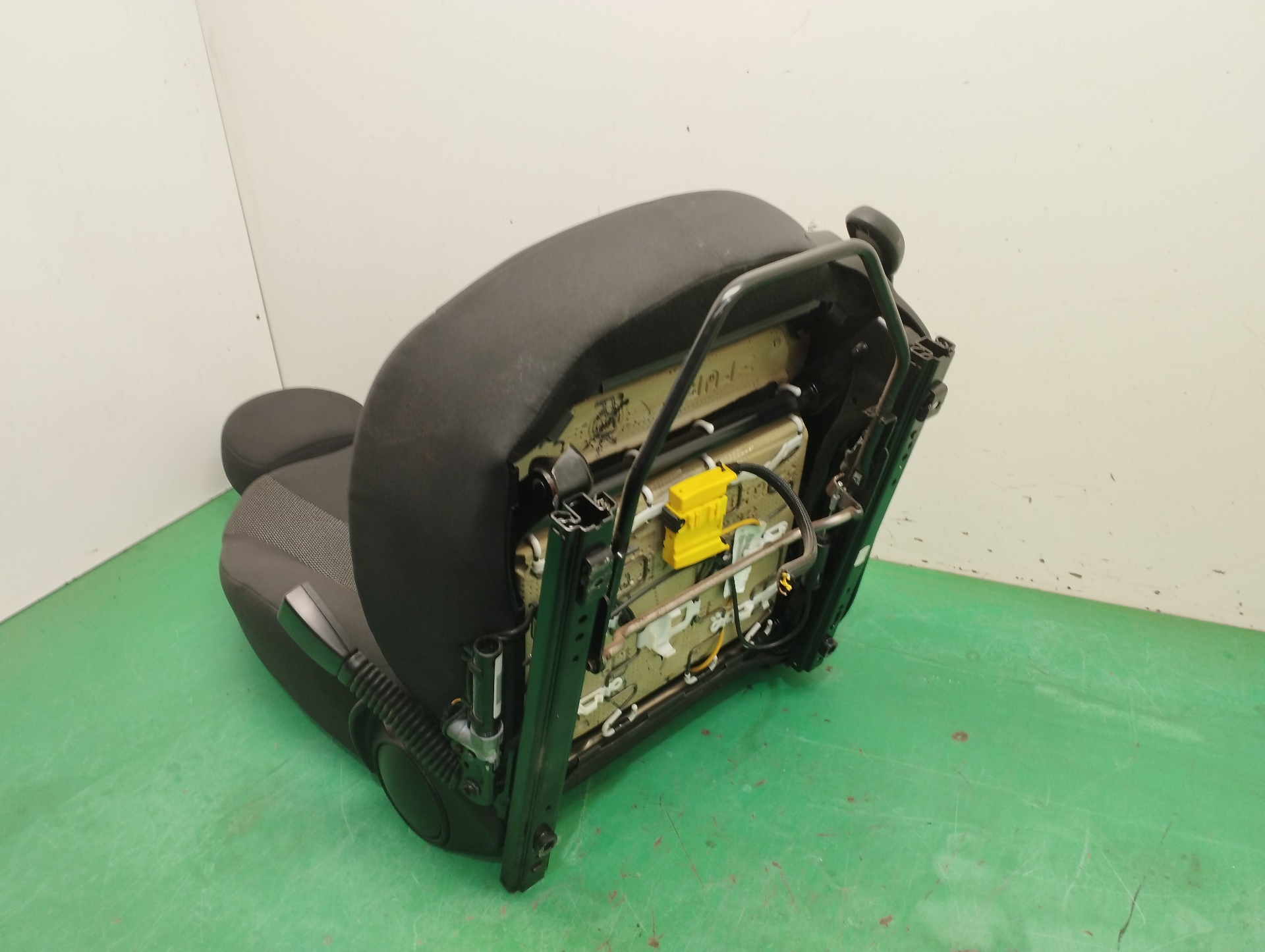 ASIENTO DELANTERO IZQUIERDO